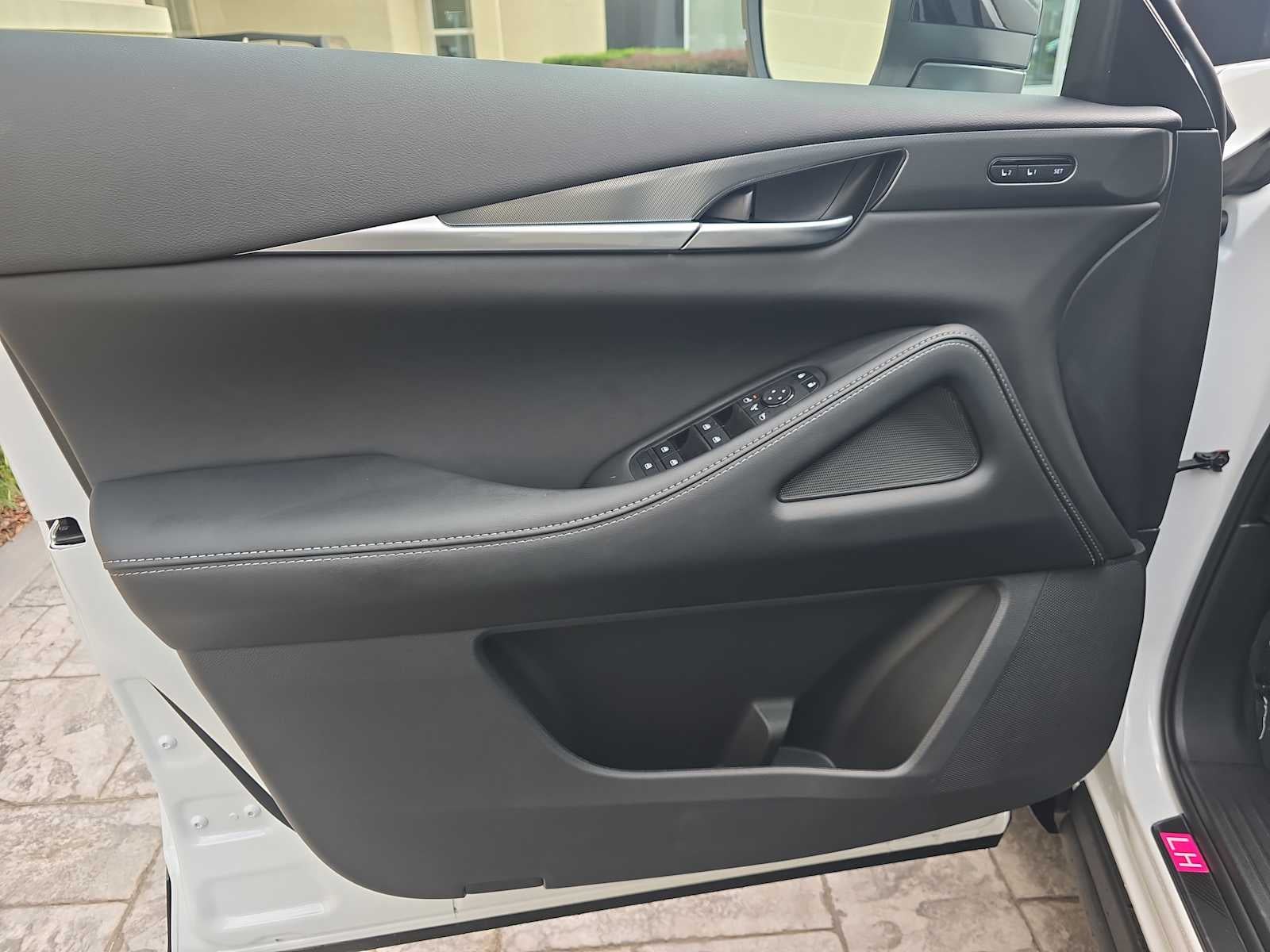 2027 INFINITI QX65 LUXE