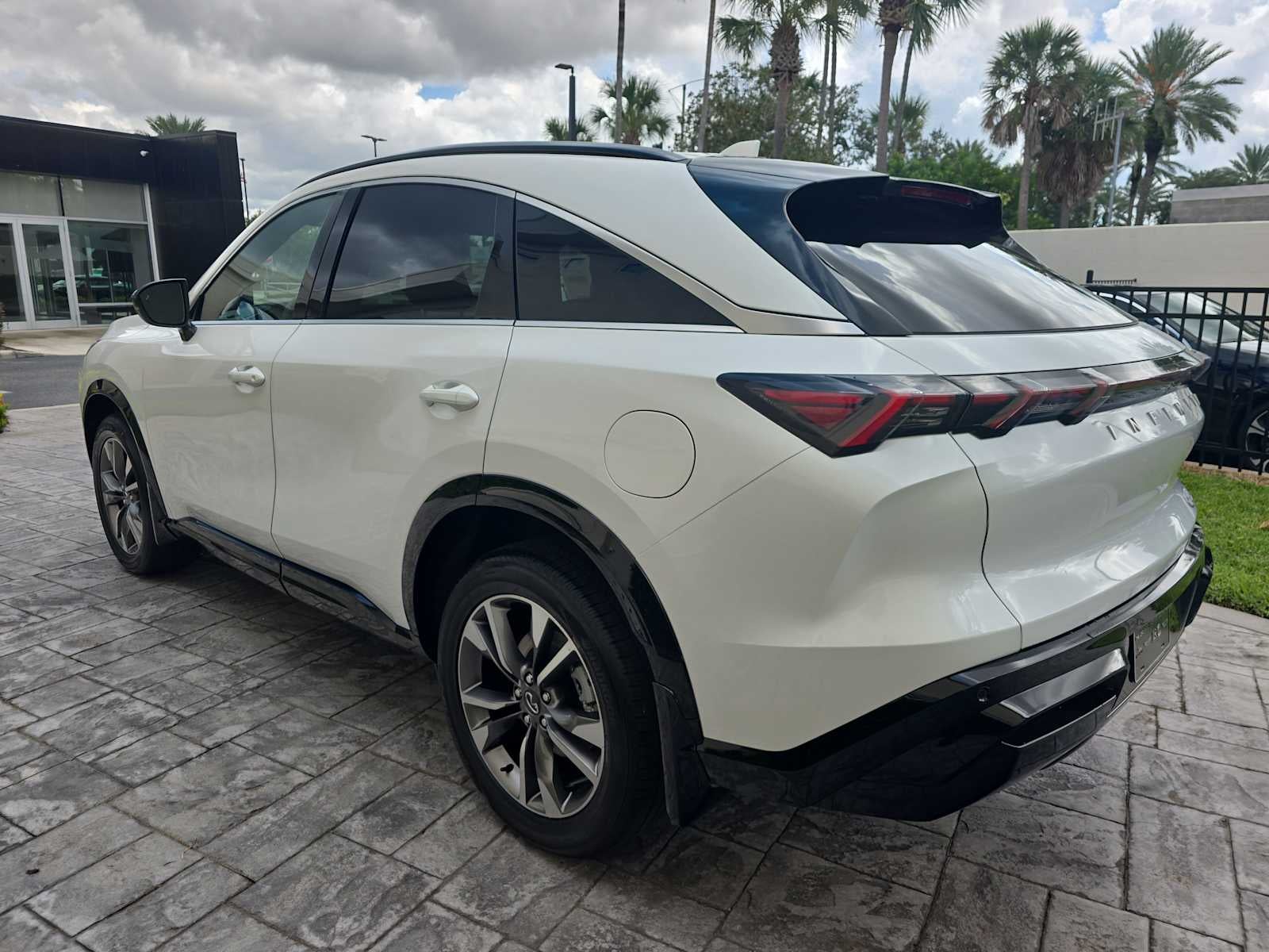 2027 INFINITI QX65 LUXE