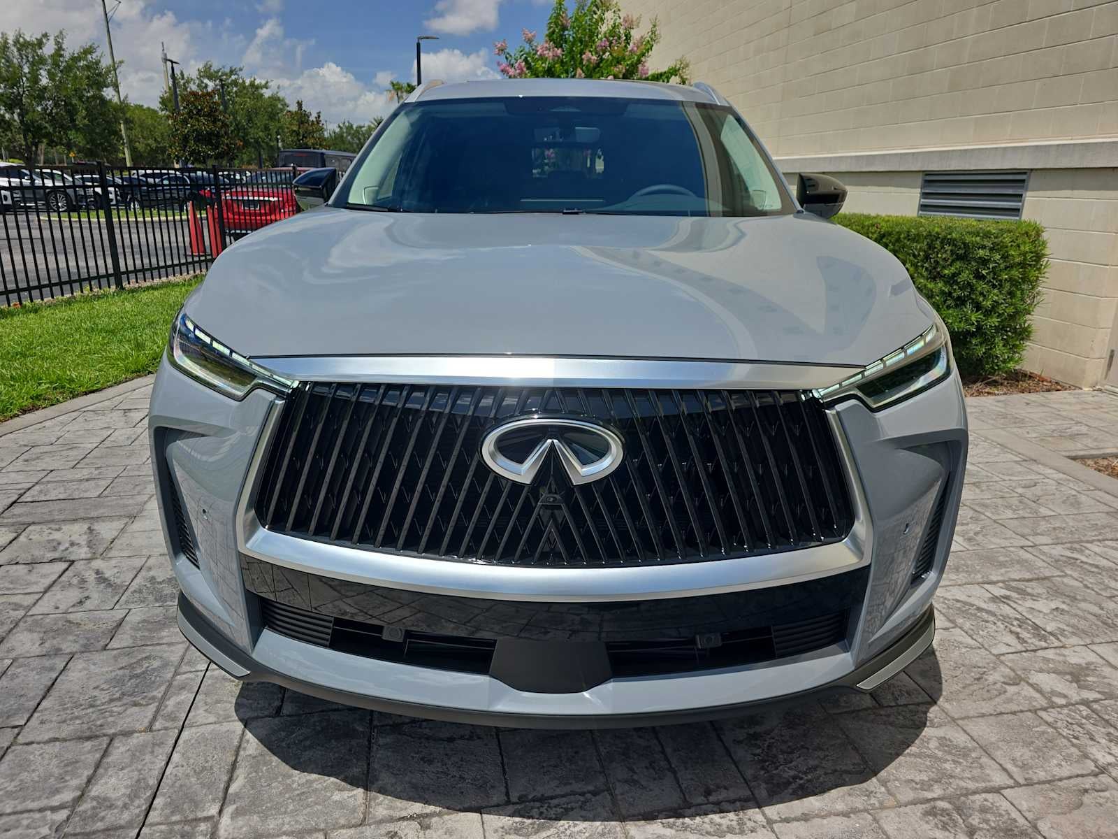 2027 INFINITI QX60 LUXE