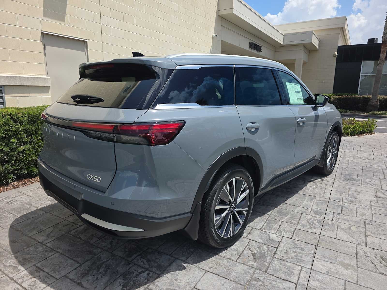 2027 INFINITI QX60 LUXE