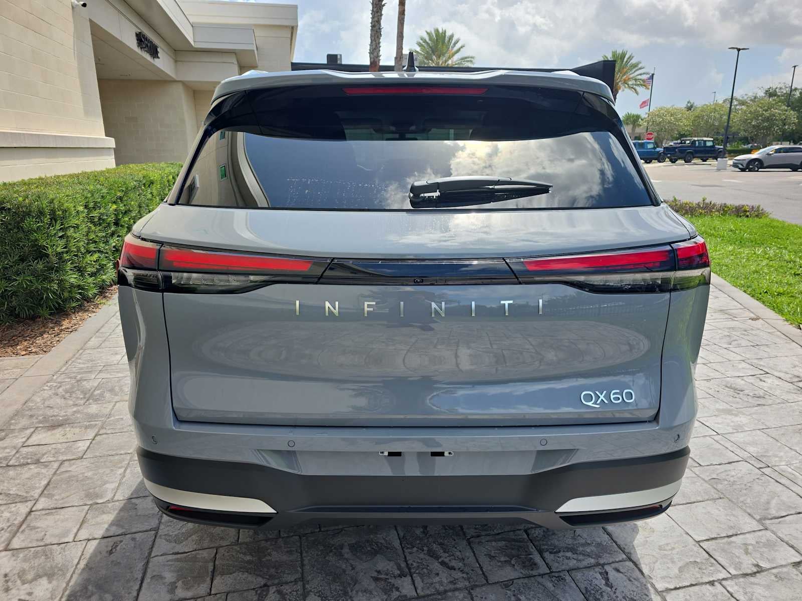 2027 INFINITI QX60 LUXE