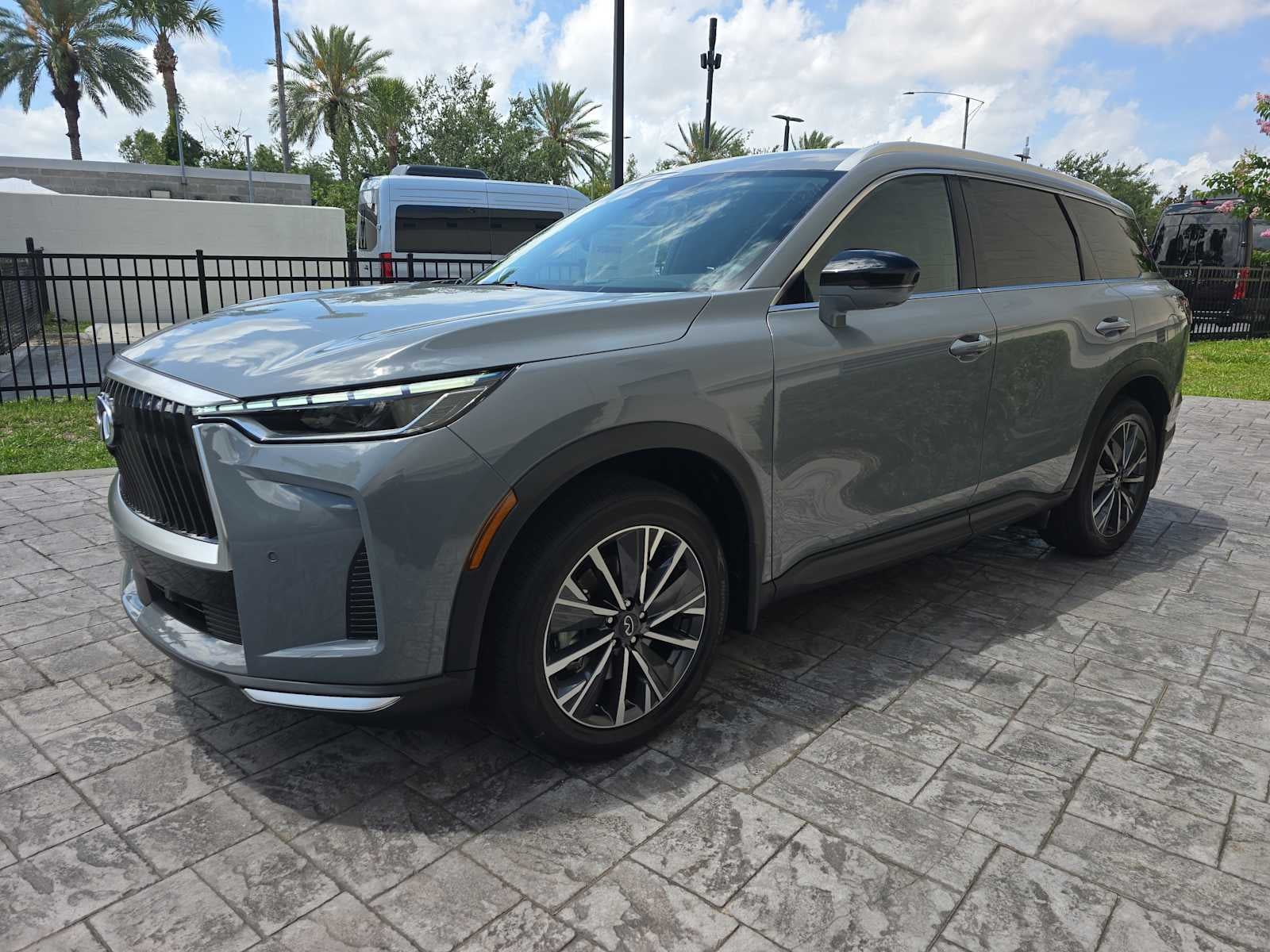 2027 INFINITI QX60 LUXE