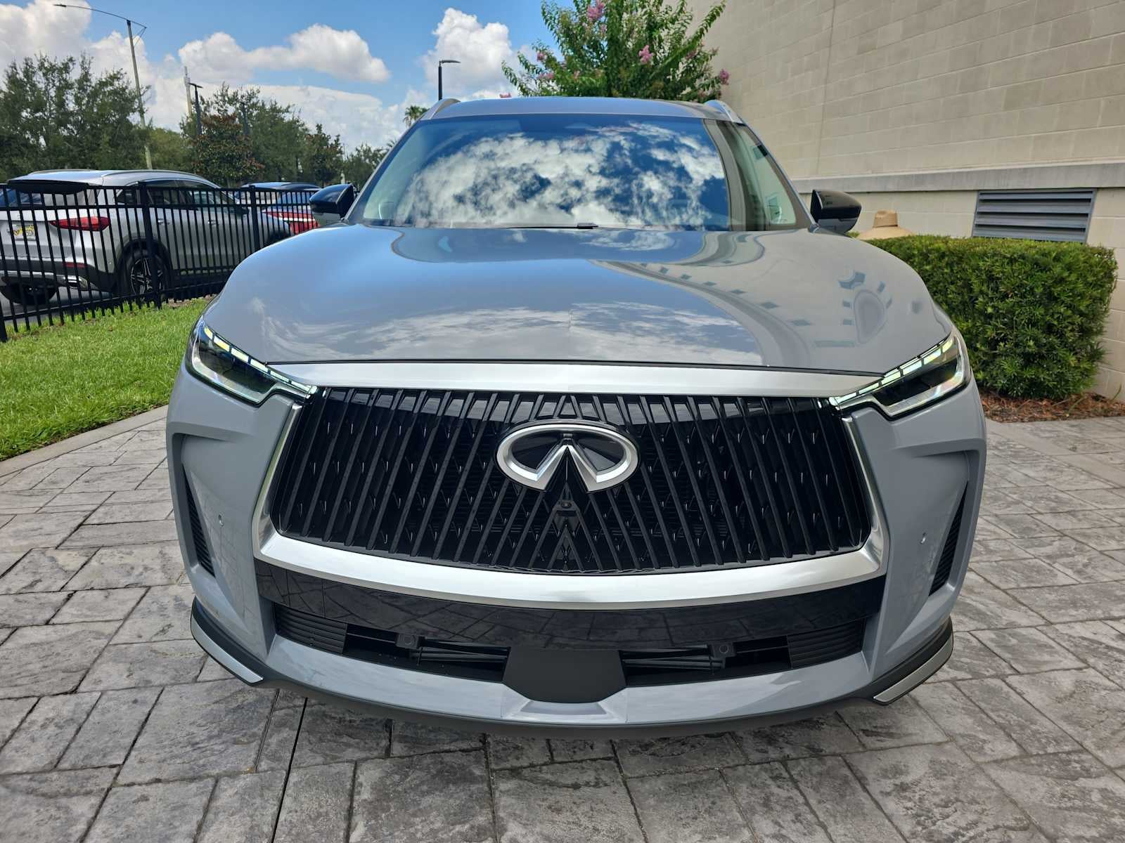 2027 INFINITI QX60 LUXE