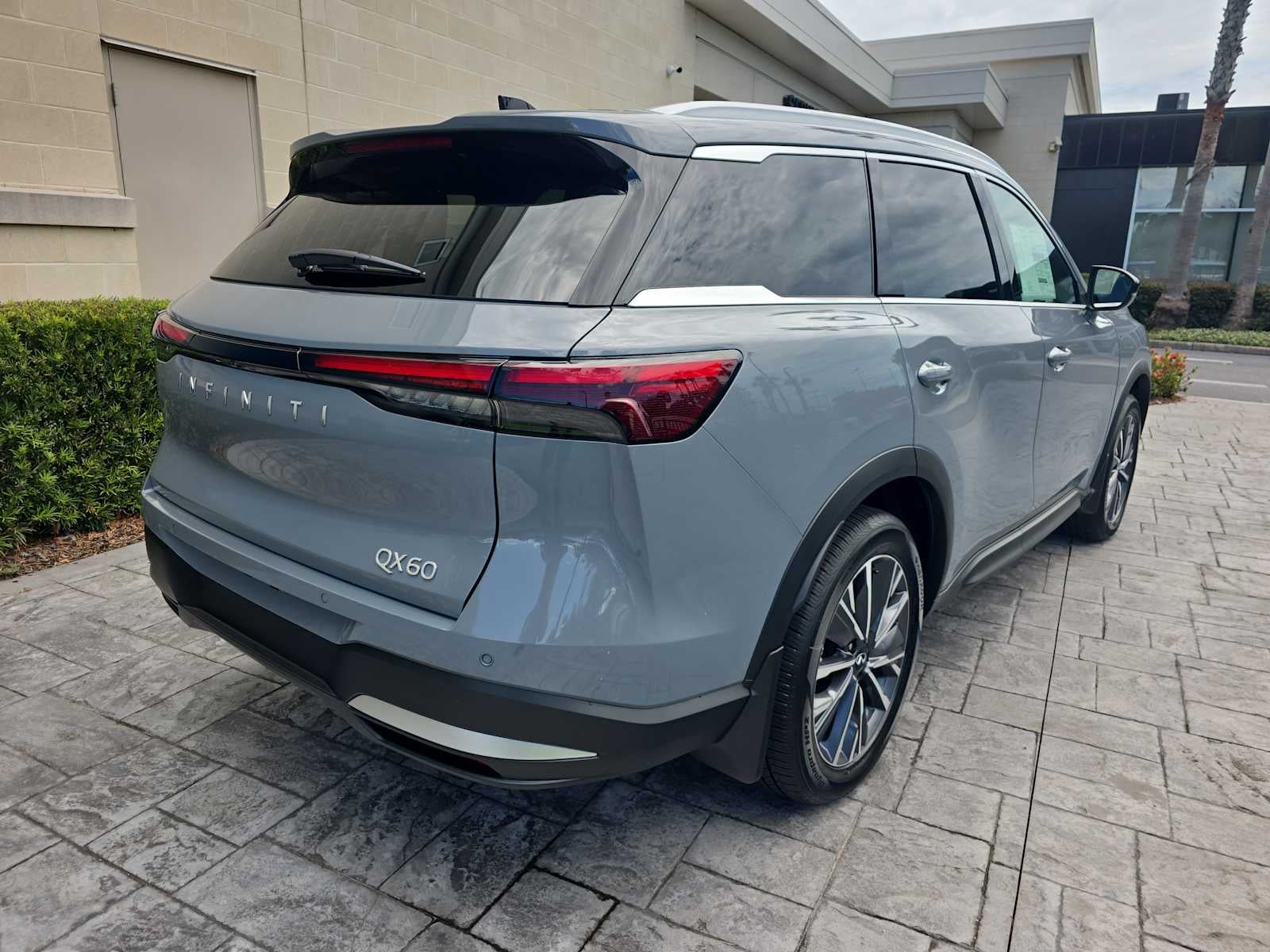 2027 INFINITI QX60 LUXE