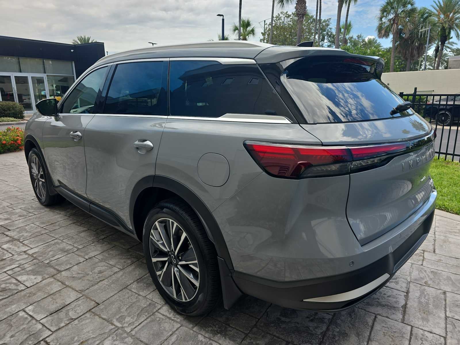 2027 INFINITI QX60 LUXE