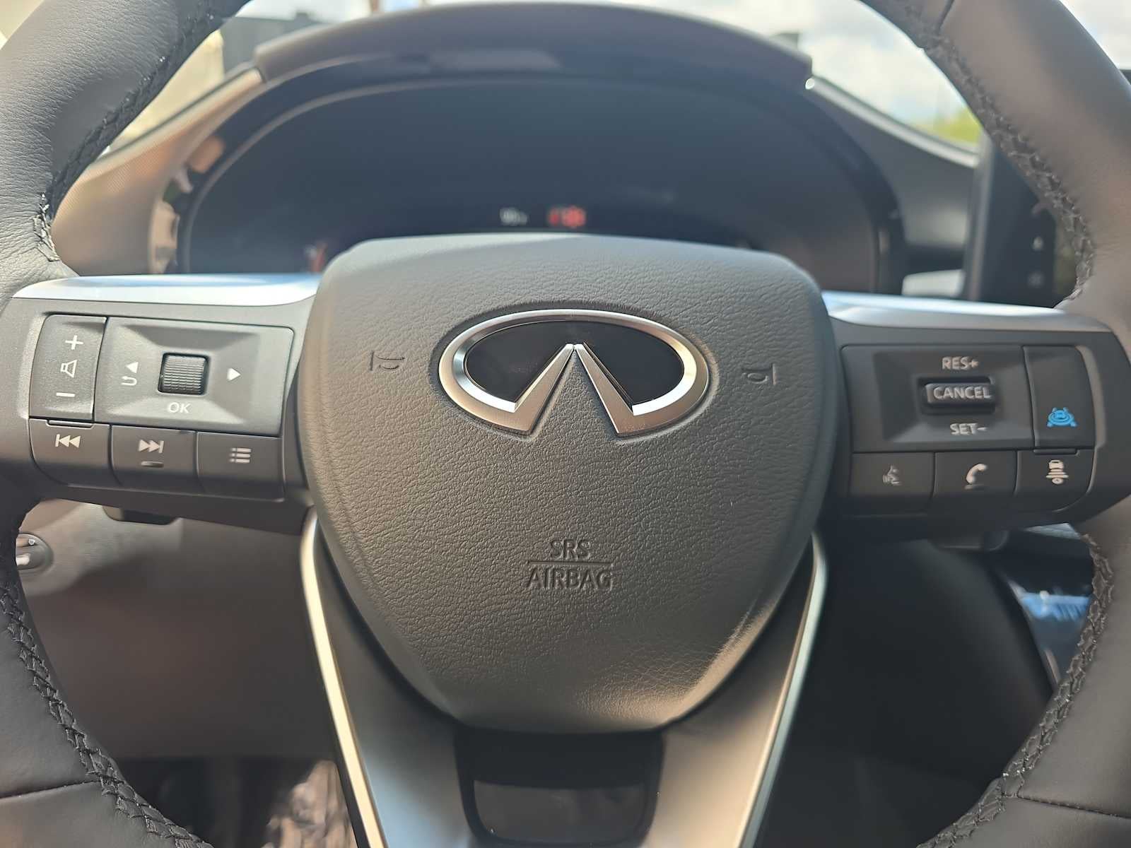 2027 INFINITI QX60 LUXE