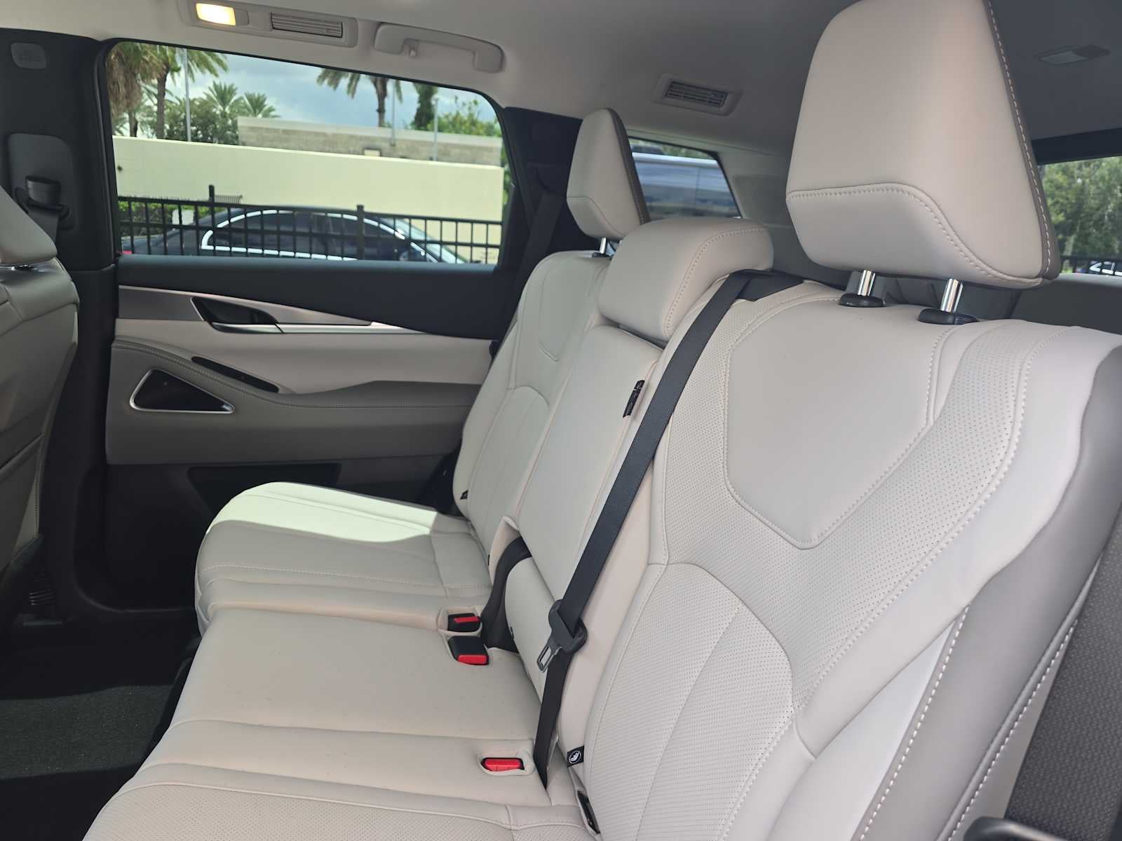 2027 INFINITI QX60 LUXE
