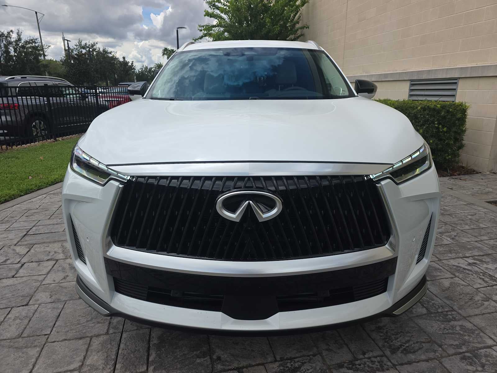 2027 INFINITI QX60 LUXE