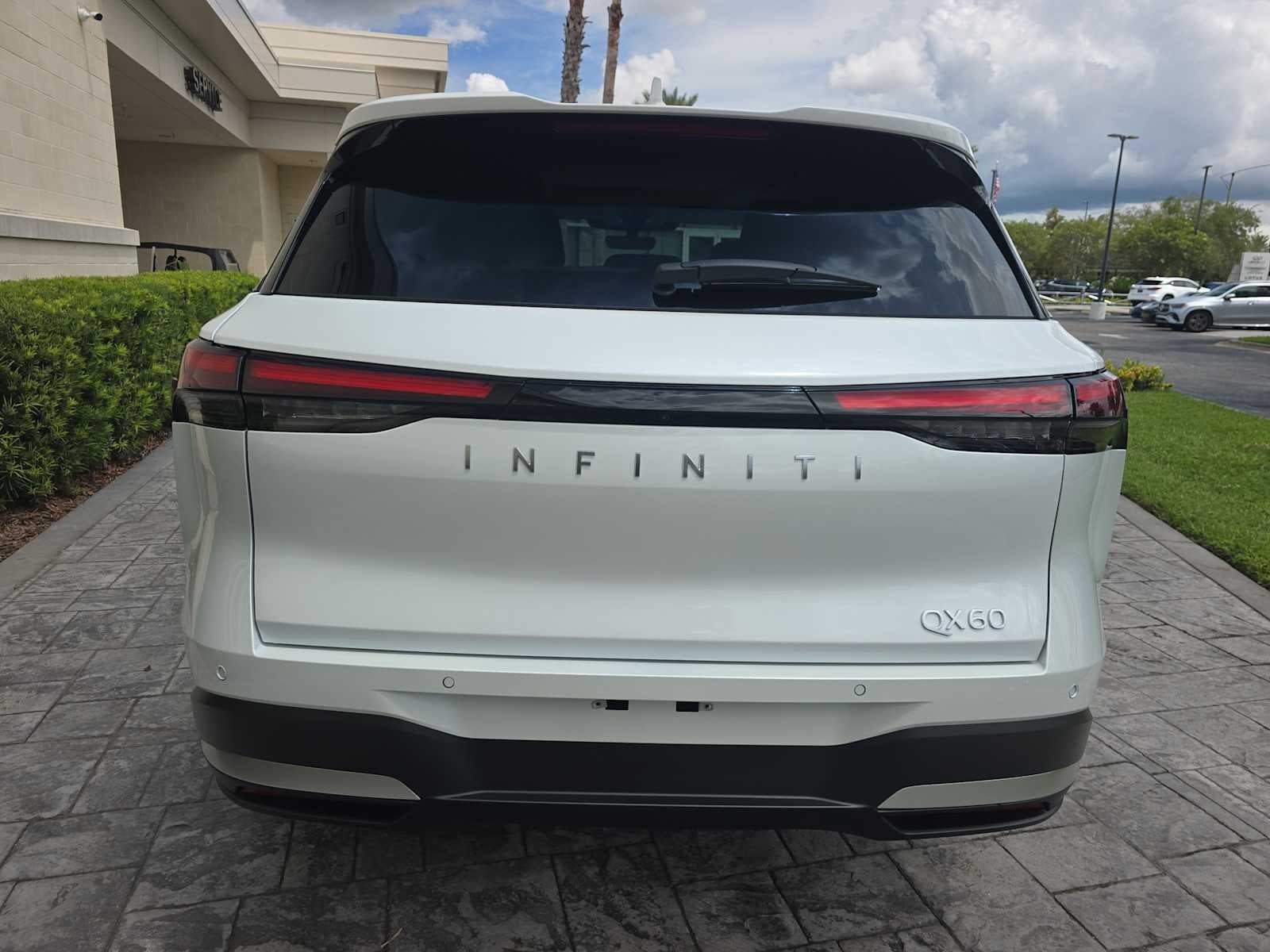 2027 INFINITI QX60 LUXE