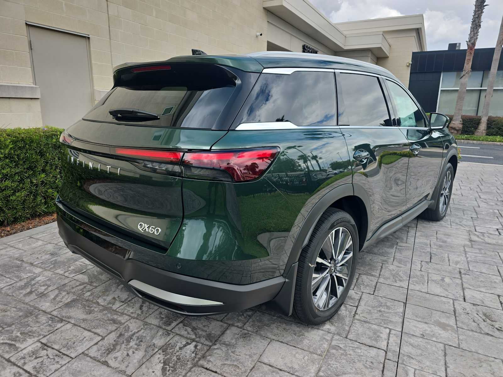 2027 INFINITI QX60 LUXE