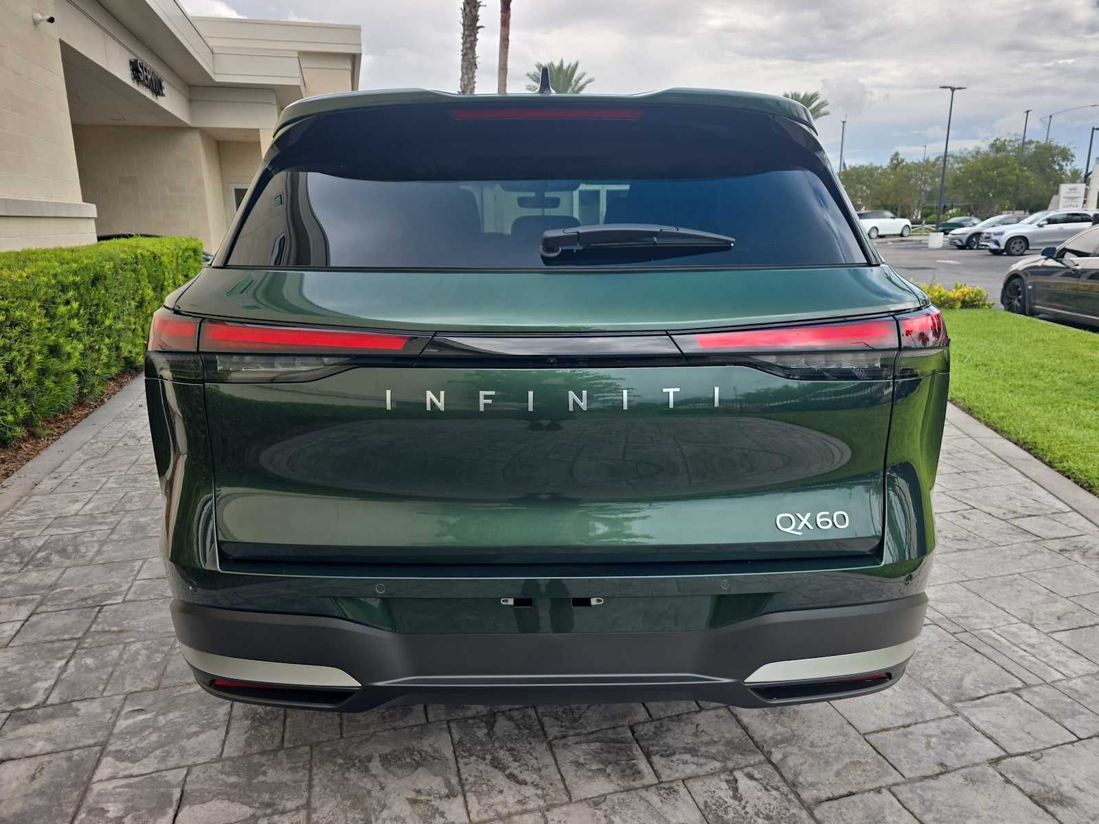 2027 INFINITI QX60 LUXE