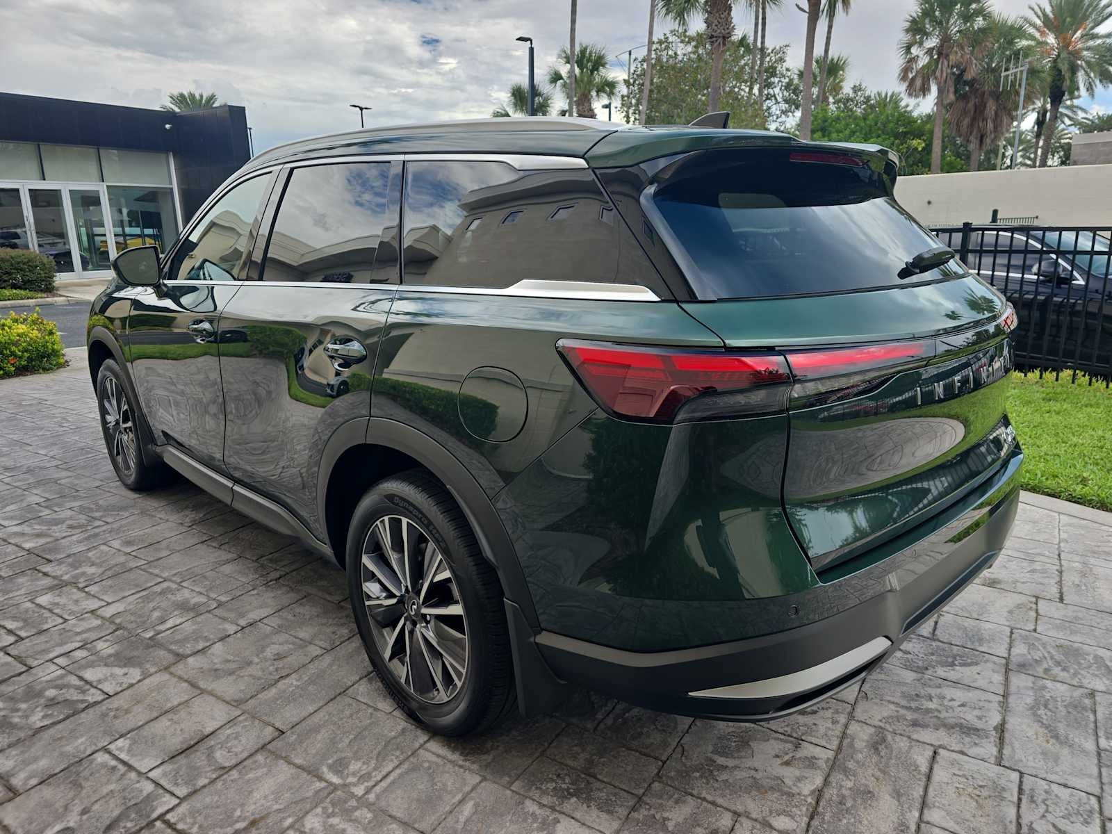 2027 INFINITI QX60 LUXE