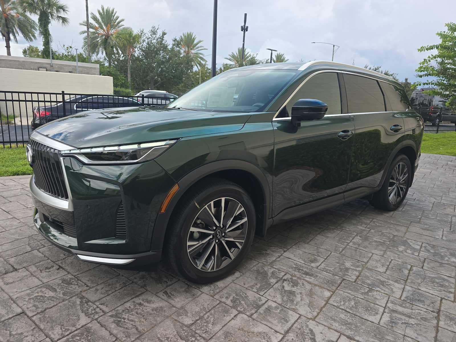 2027 INFINITI QX60 LUXE