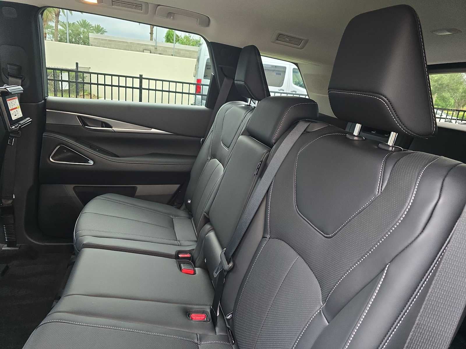 2027 INFINITI QX60 LUXE