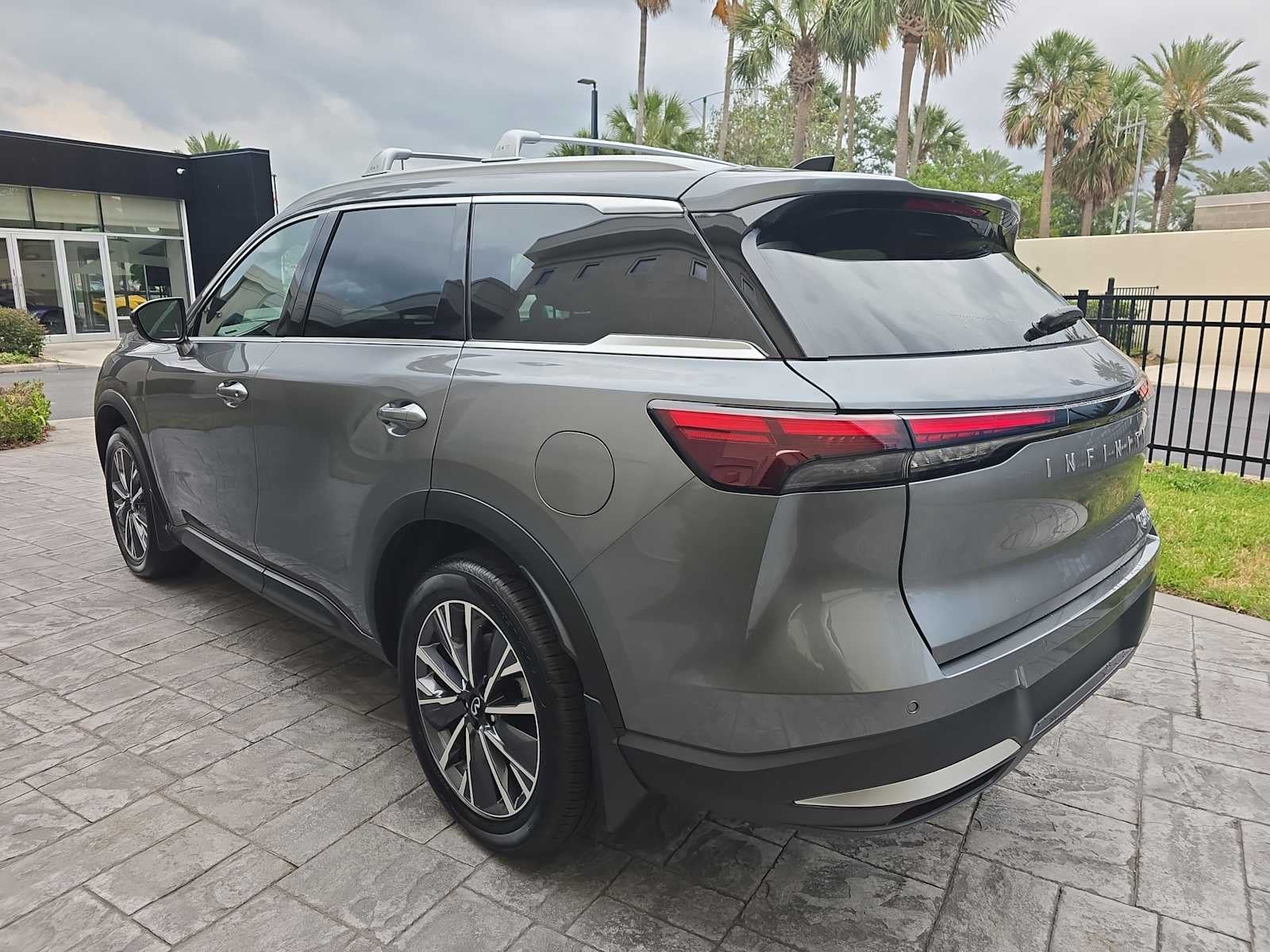 2027 INFINITI QX60 LUXE