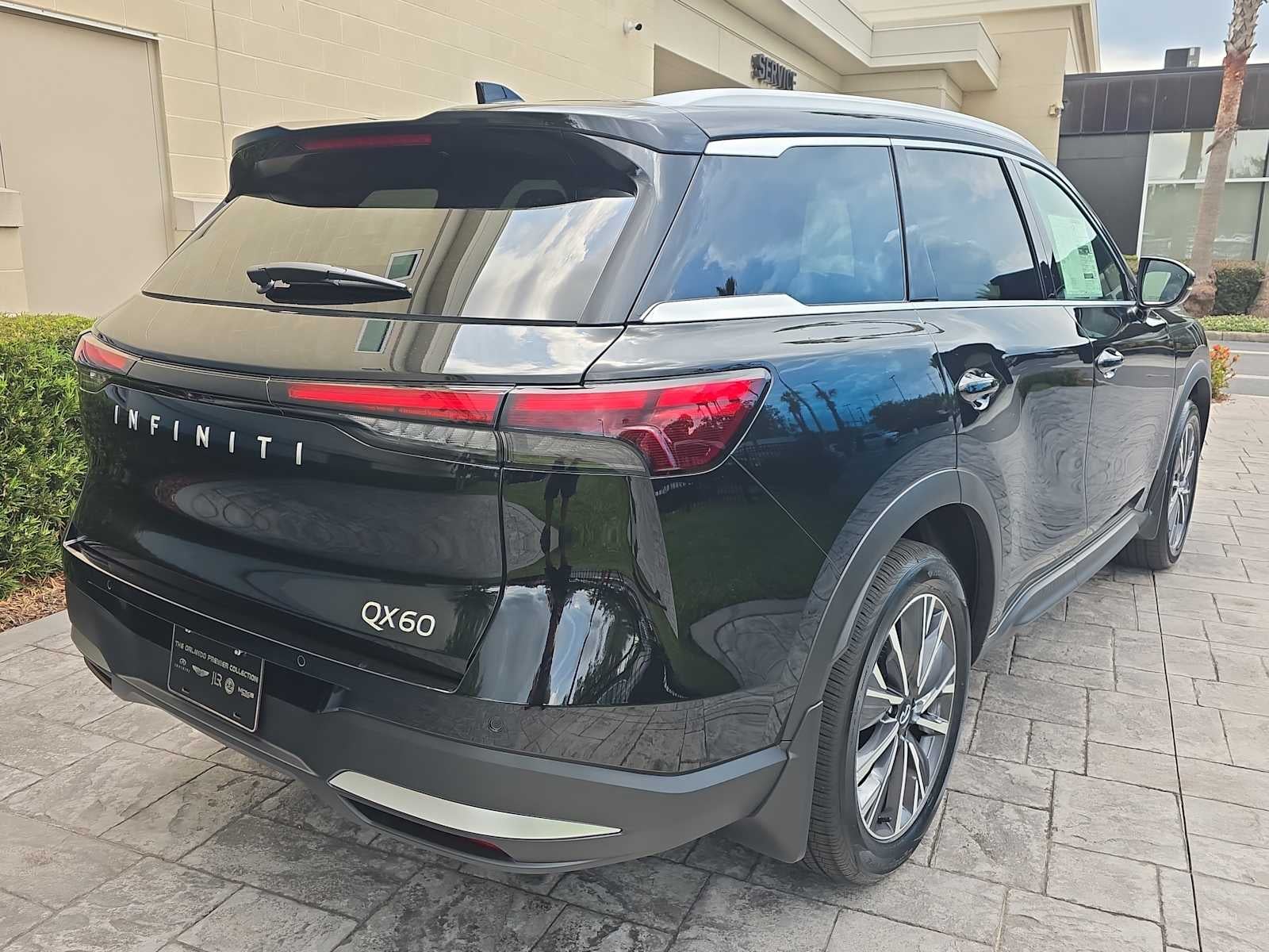 2027 INFINITI QX60 LUXE