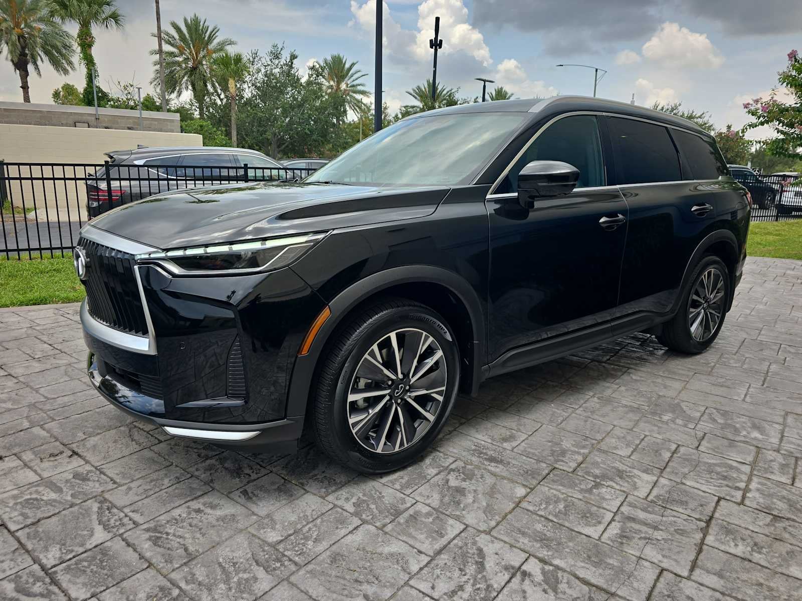 2027 INFINITI QX60 LUXE