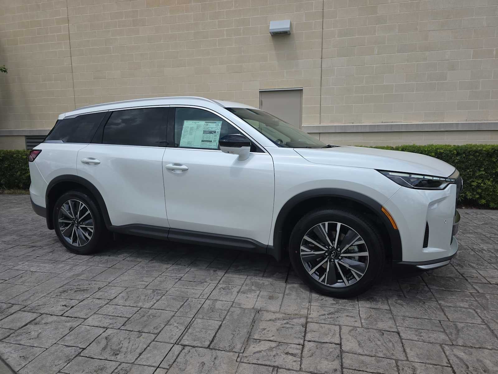 2027 INFINITI QX60 LUXE