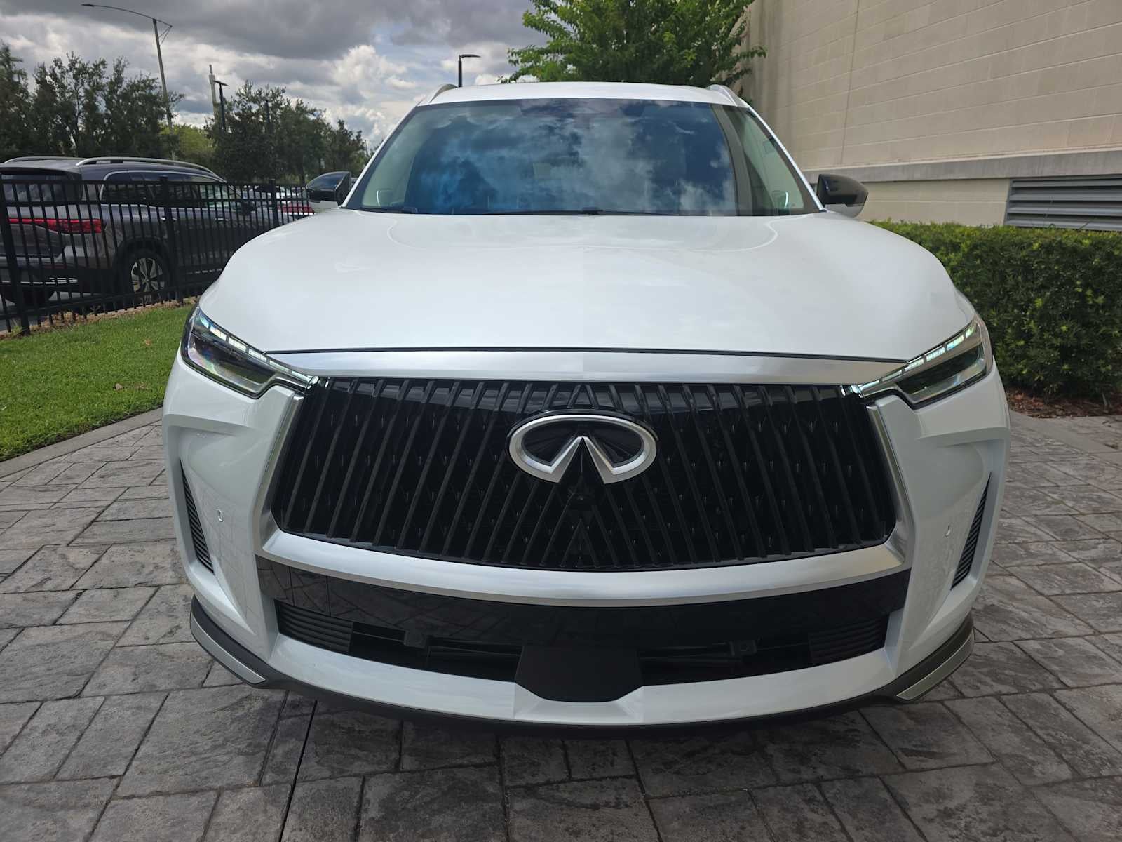2027 INFINITI QX60 LUXE