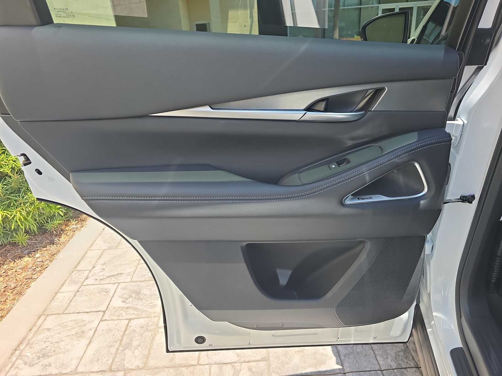 2027 INFINITI QX60 LUXE