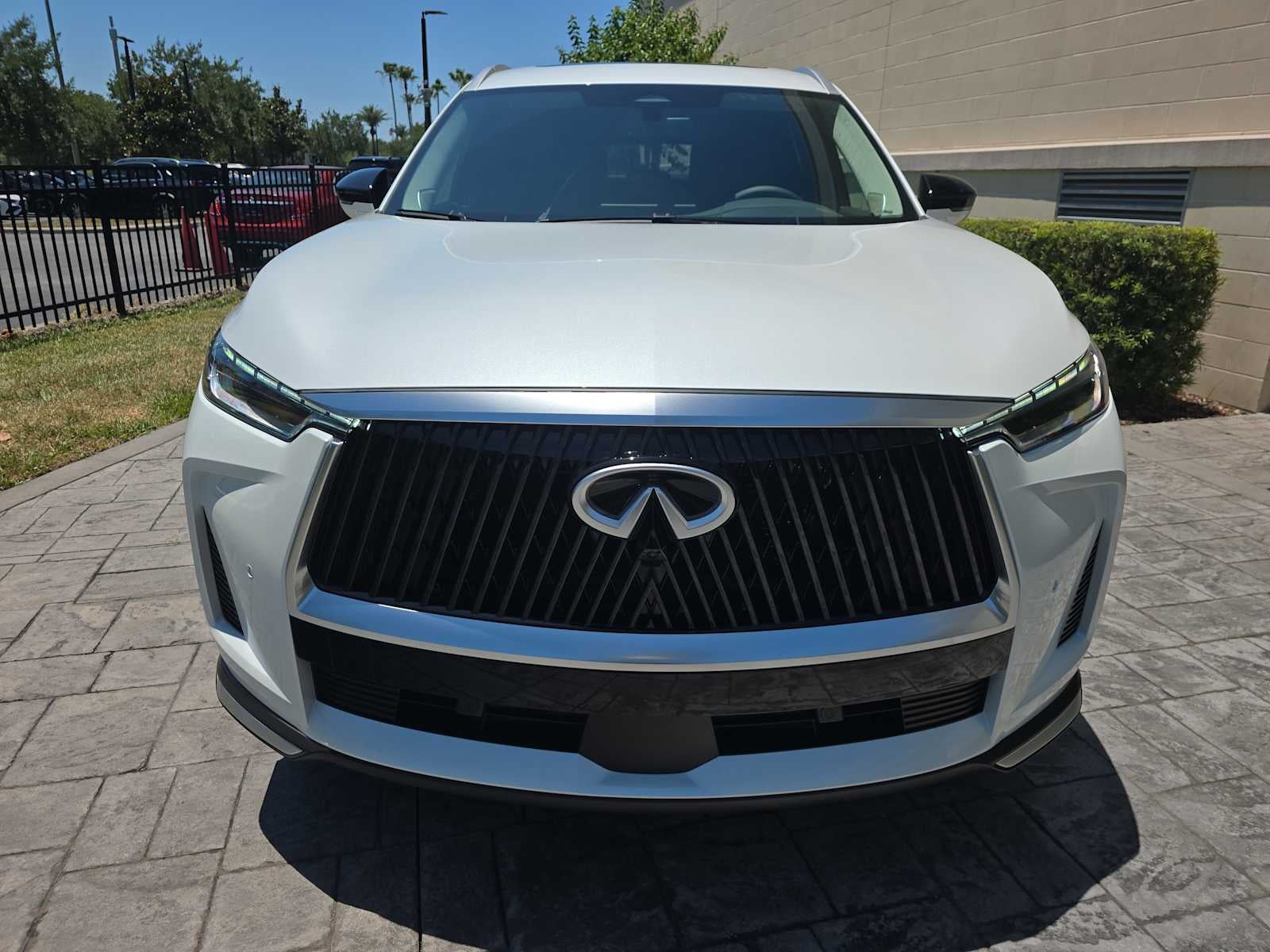 2027 INFINITI QX60 LUXE