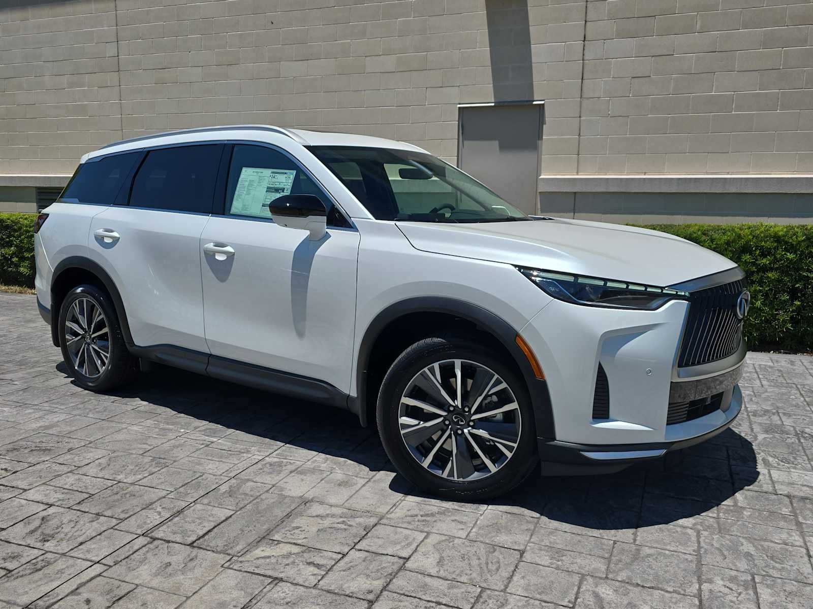 2027 INFINITI QX60 LUXE