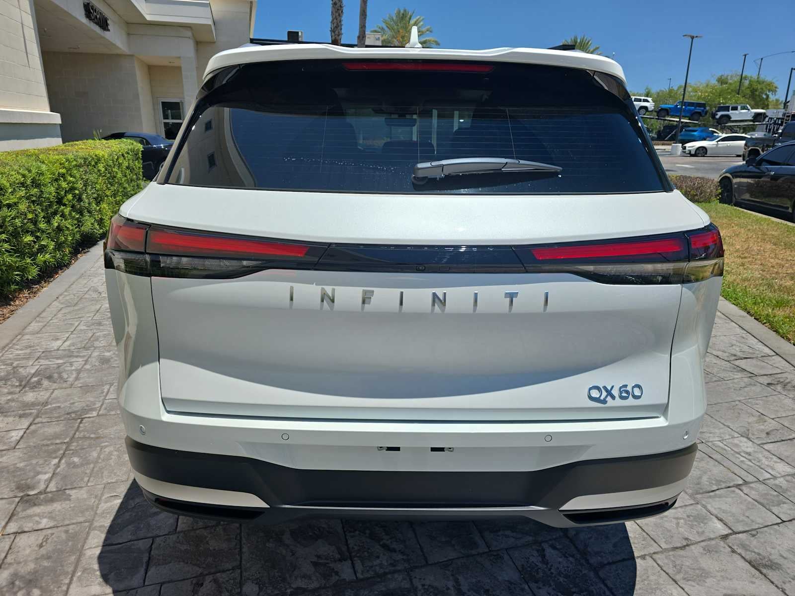 2027 INFINITI QX60 LUXE