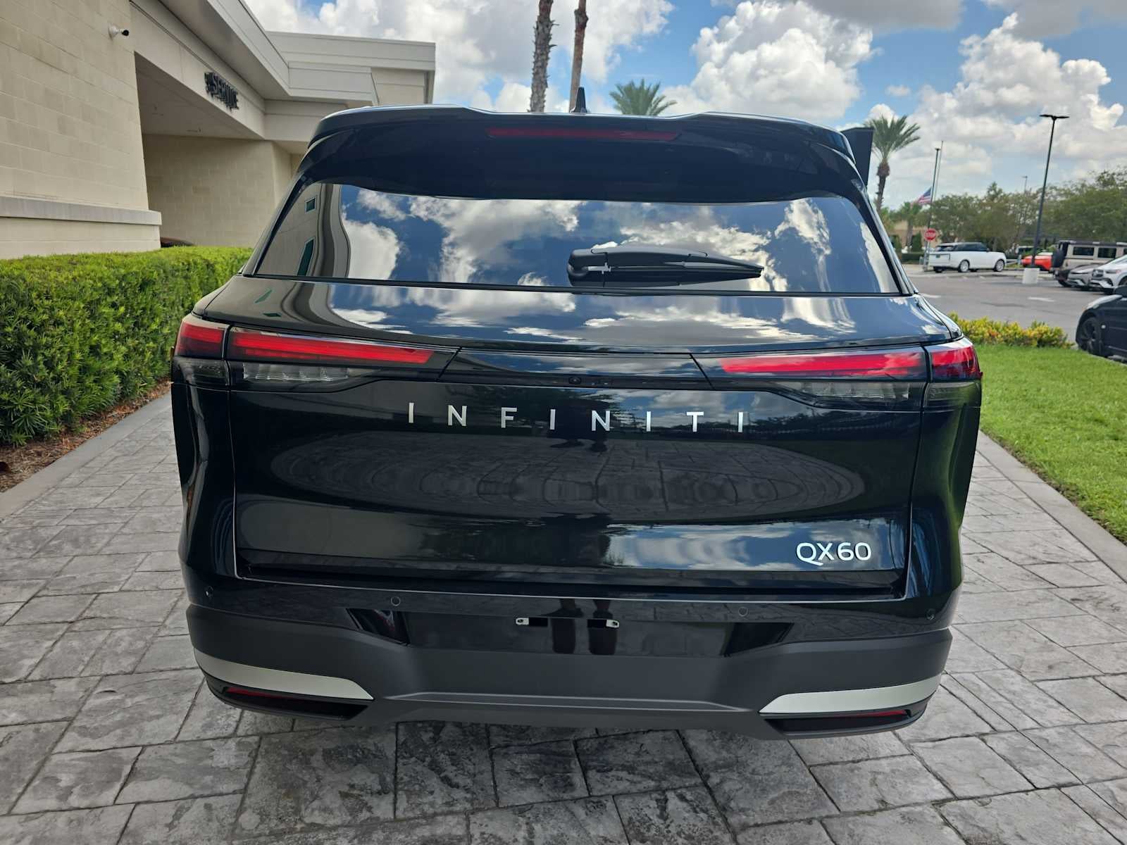 2027 INFINITI QX60 LUXE