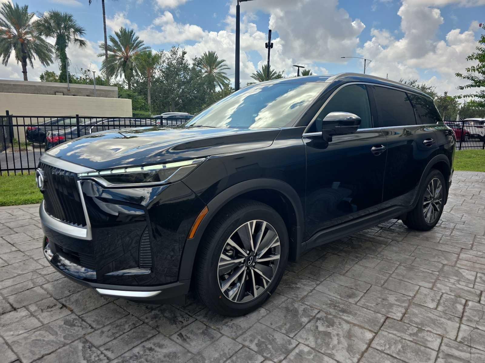 2027 INFINITI QX60 LUXE