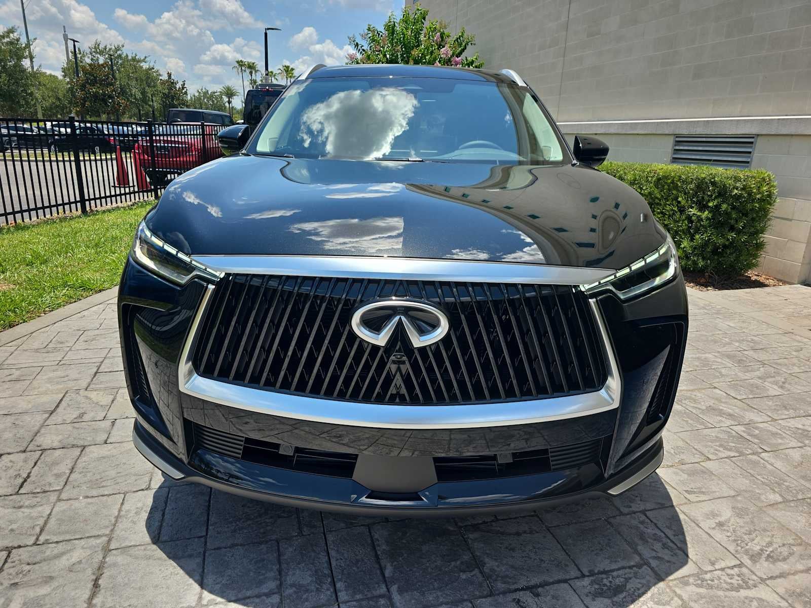 2027 INFINITI QX60 LUXE