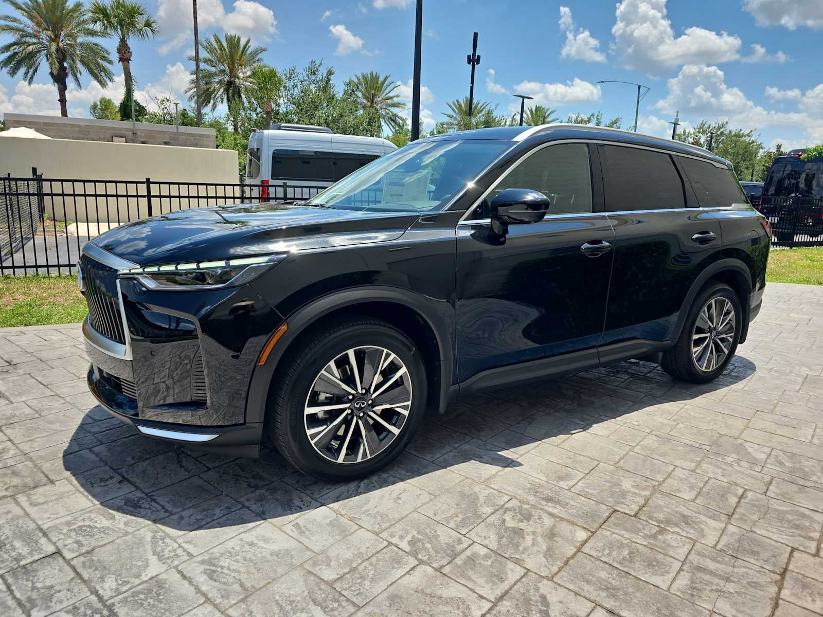 2027 INFINITI QX60 LUXE