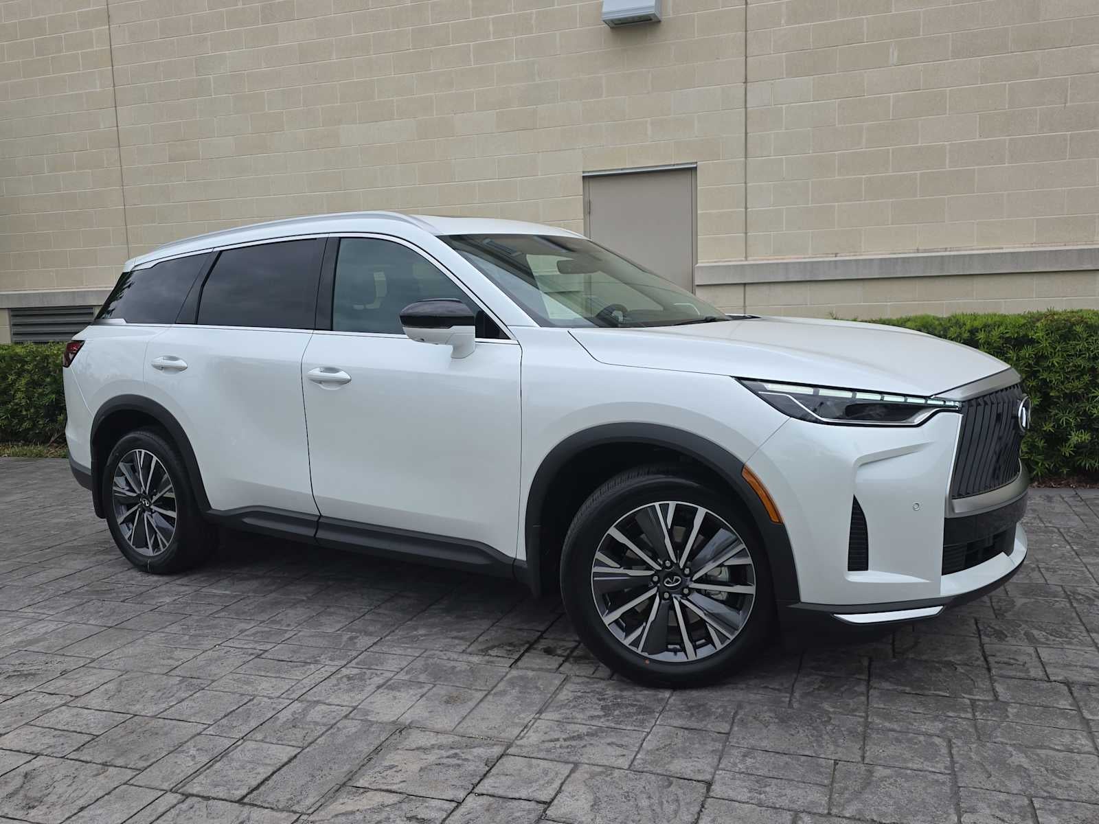 2027 INFINITI QX60 LUXE