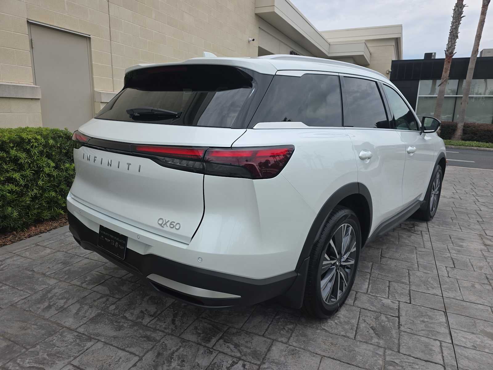 2027 INFINITI QX60 LUXE