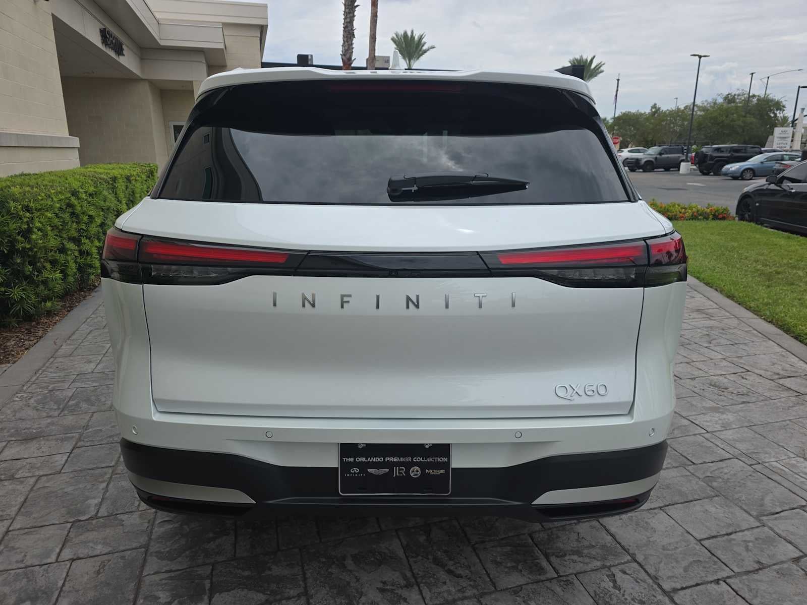 2027 INFINITI QX60 LUXE