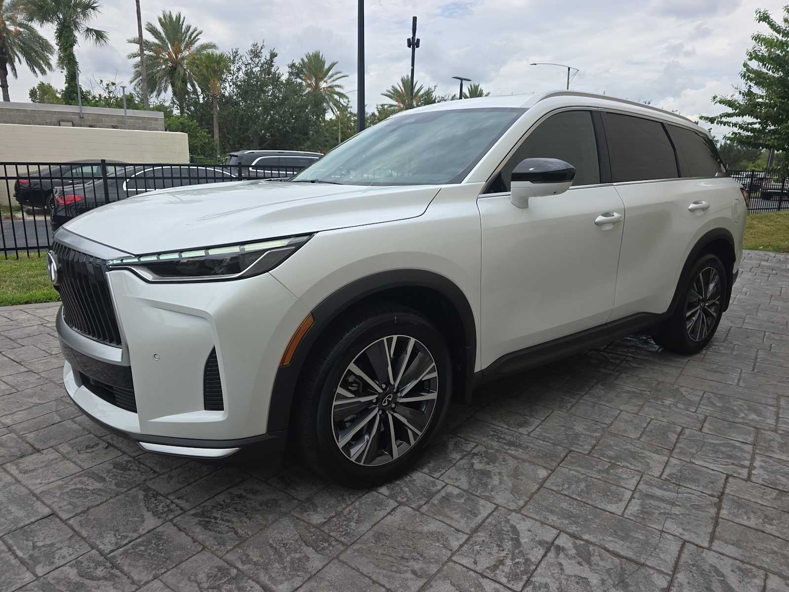 2027 INFINITI QX60 LUXE