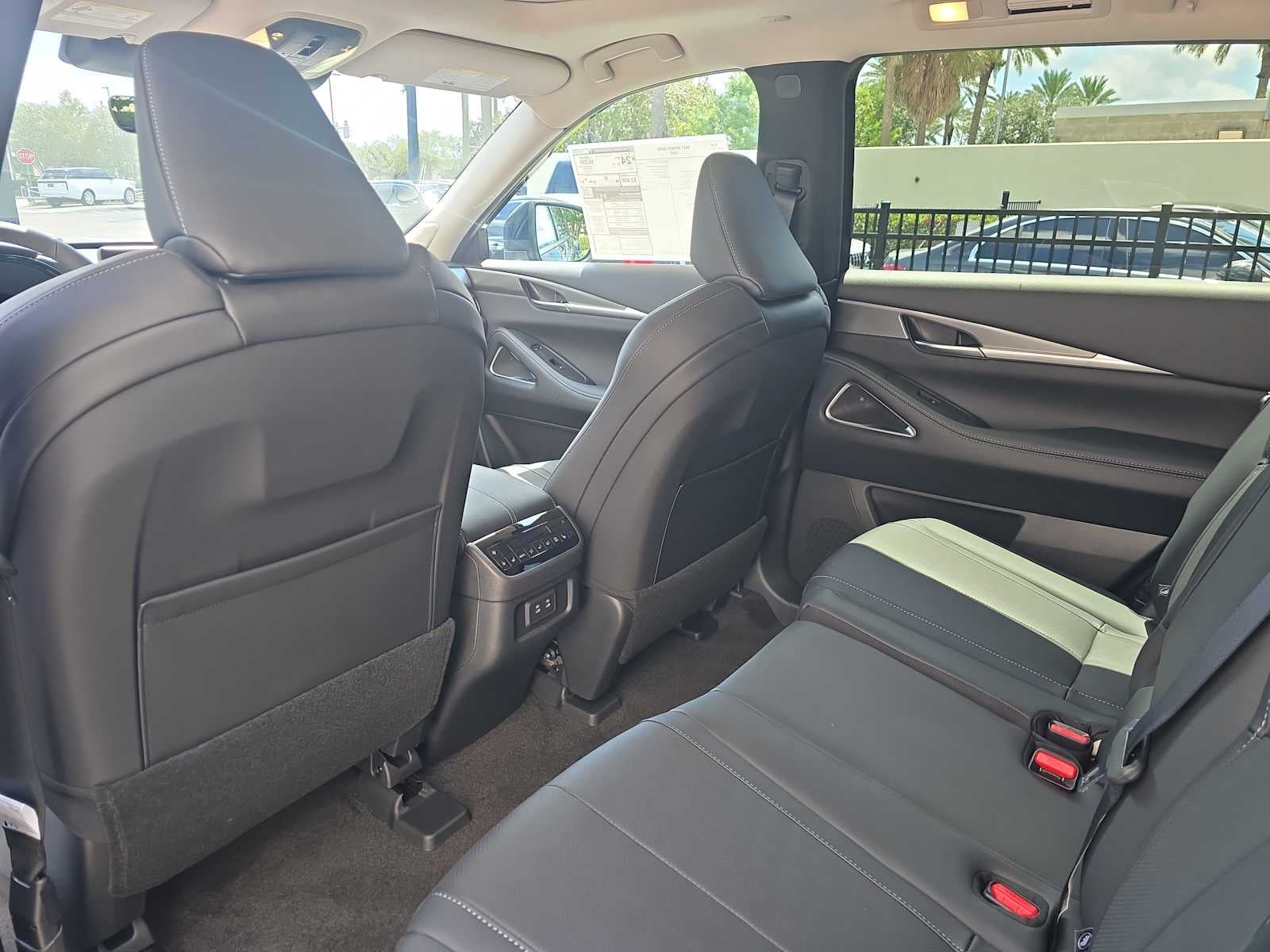 2027 INFINITI QX60 LUXE