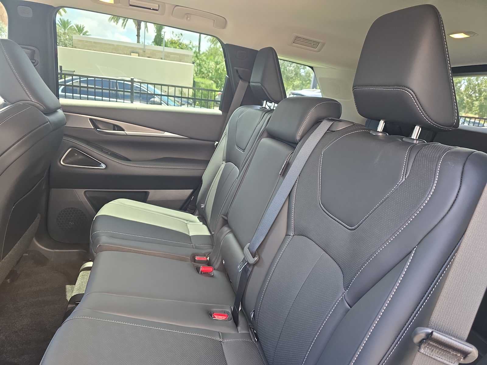 2027 INFINITI QX60 LUXE