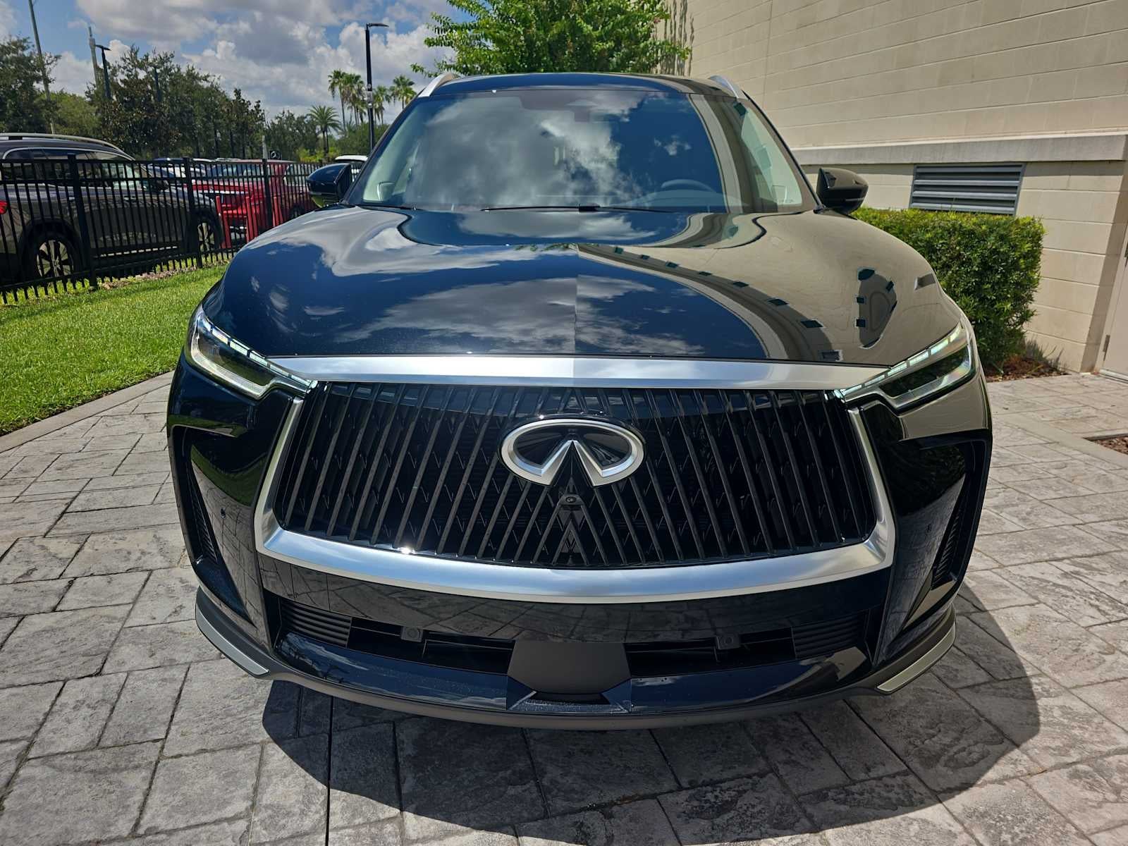 2027 INFINITI QX60 LUXE