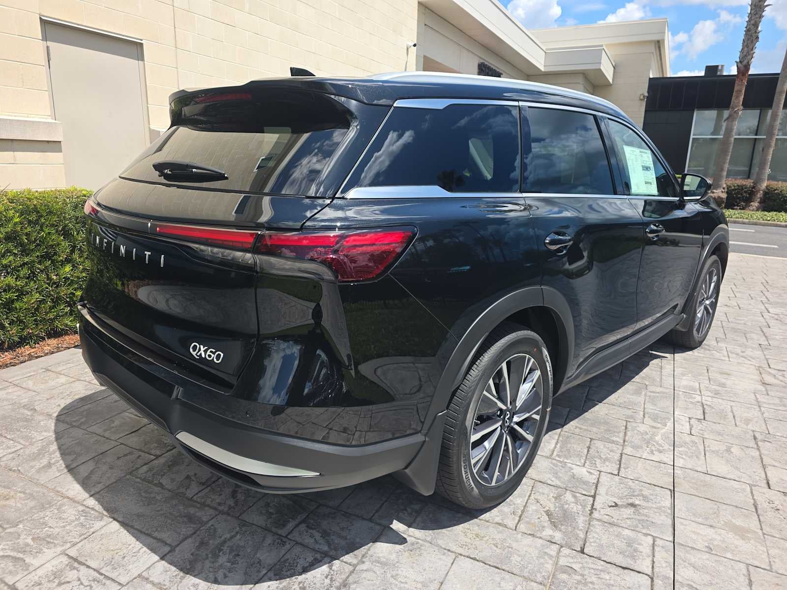 2027 INFINITI QX60 LUXE