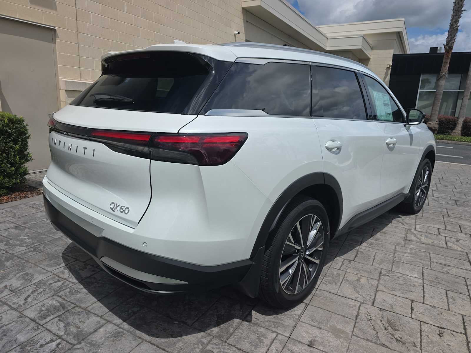 2027 INFINITI QX60 LUXE