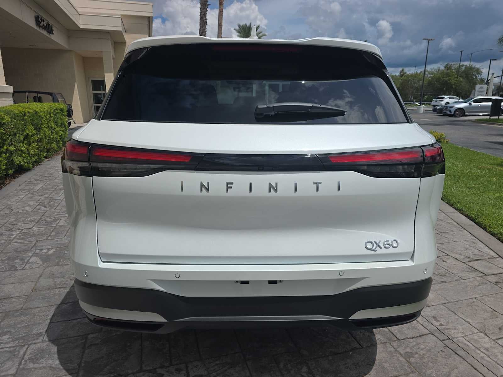 2027 INFINITI QX60 LUXE