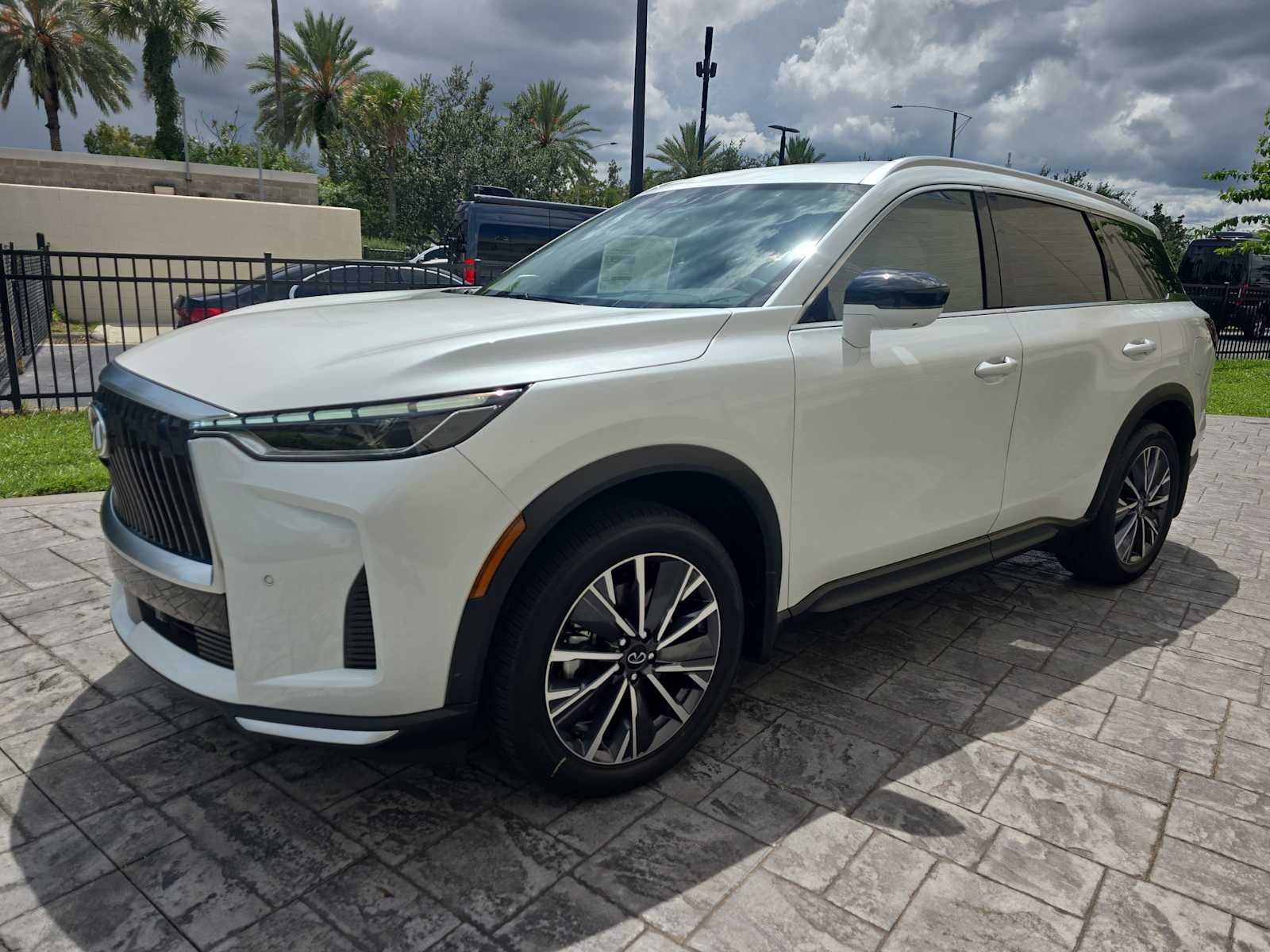 2027 INFINITI QX60 LUXE