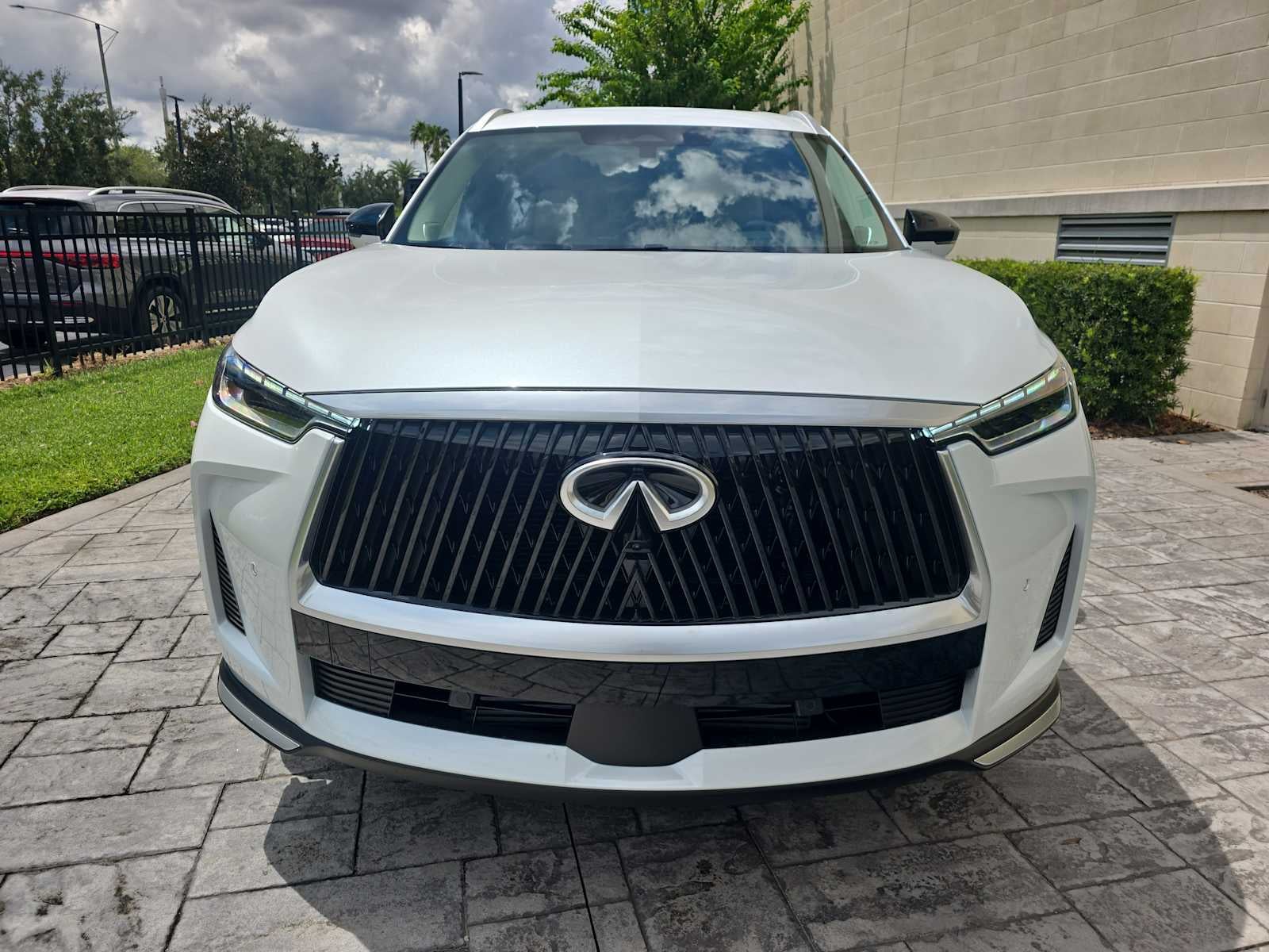 2027 INFINITI QX60 LUXE