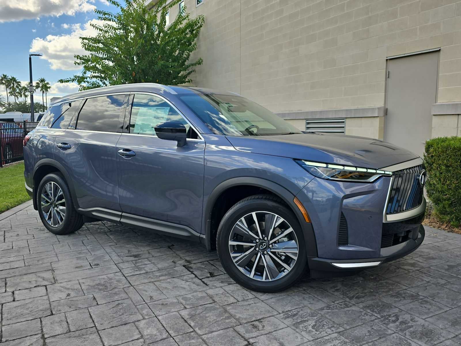 2027 INFINITI QX60 LUXE