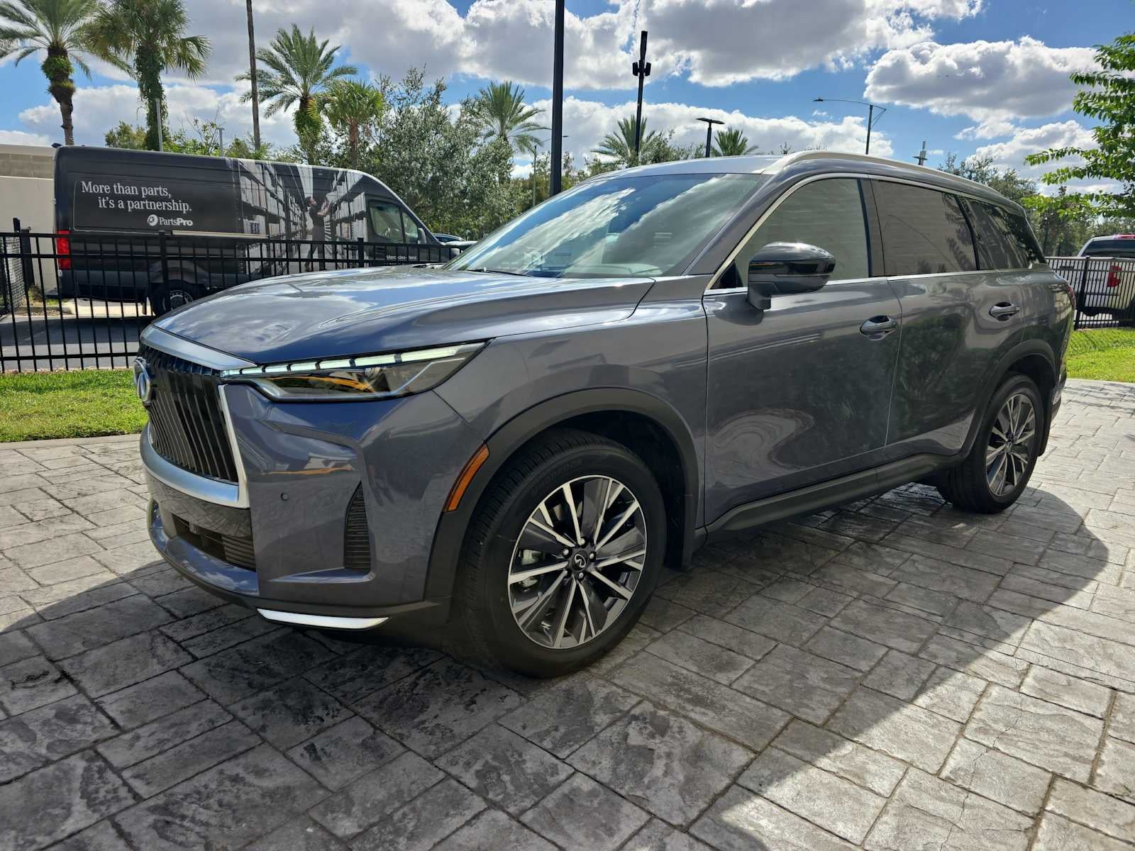 2027 INFINITI QX60 LUXE