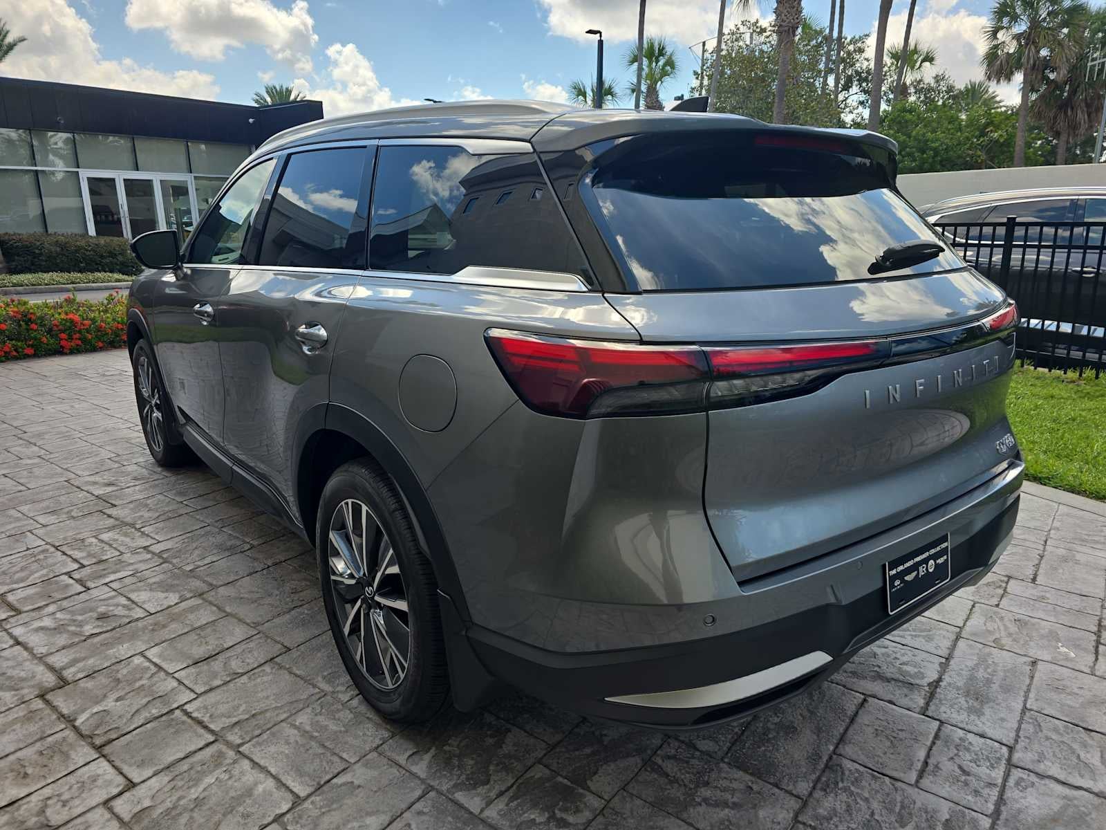 2027 INFINITI QX60 LUXE