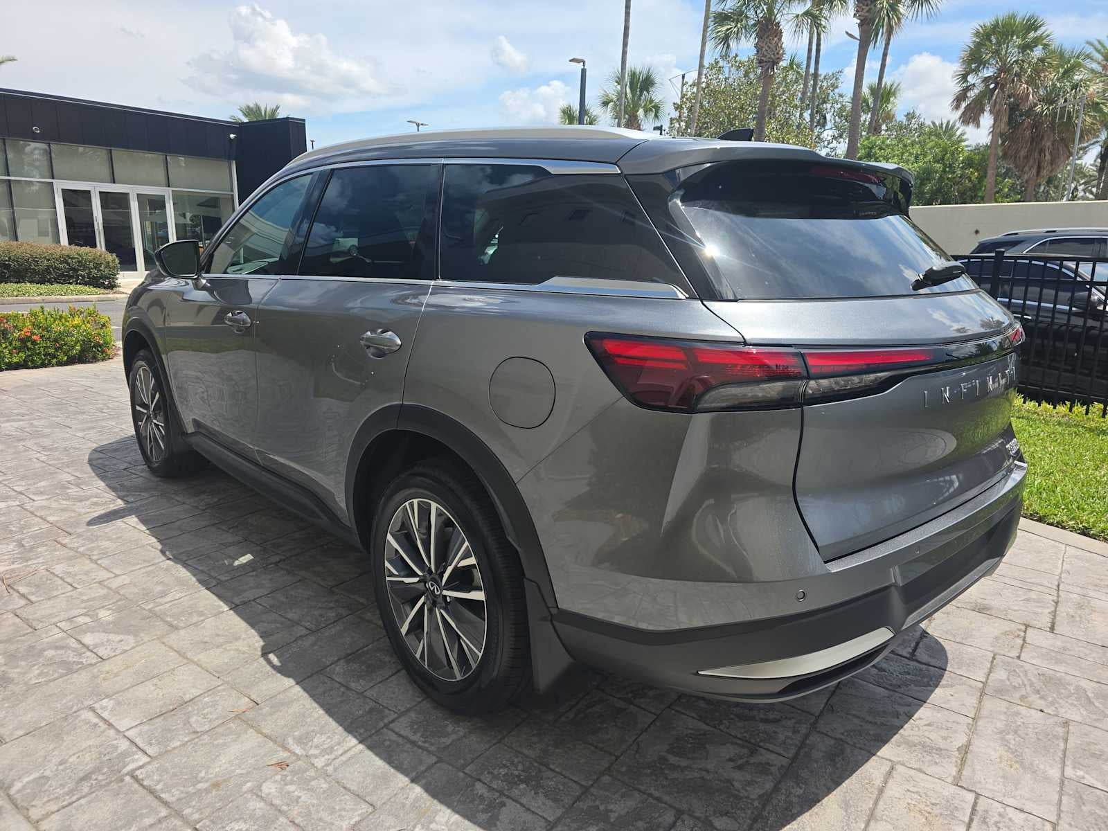2027 INFINITI QX60 LUXE