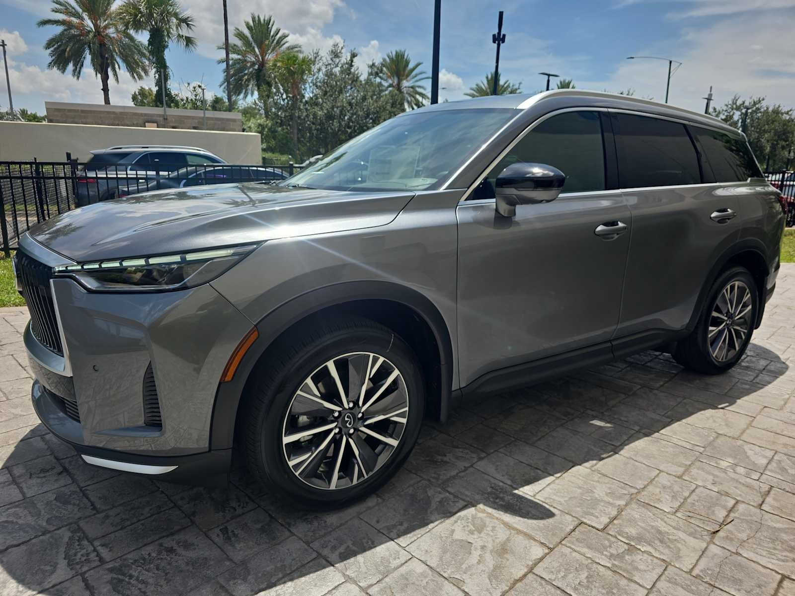 2027 INFINITI QX60 LUXE