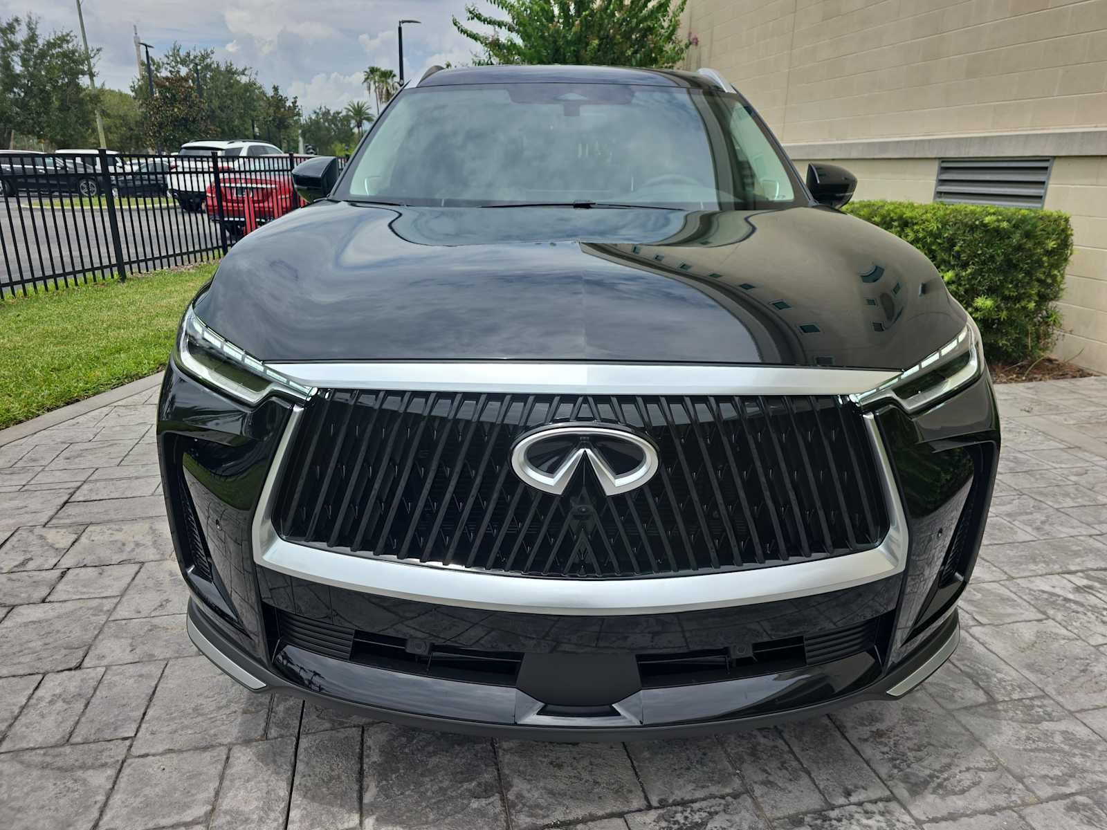 2027 INFINITI QX60 LUXE