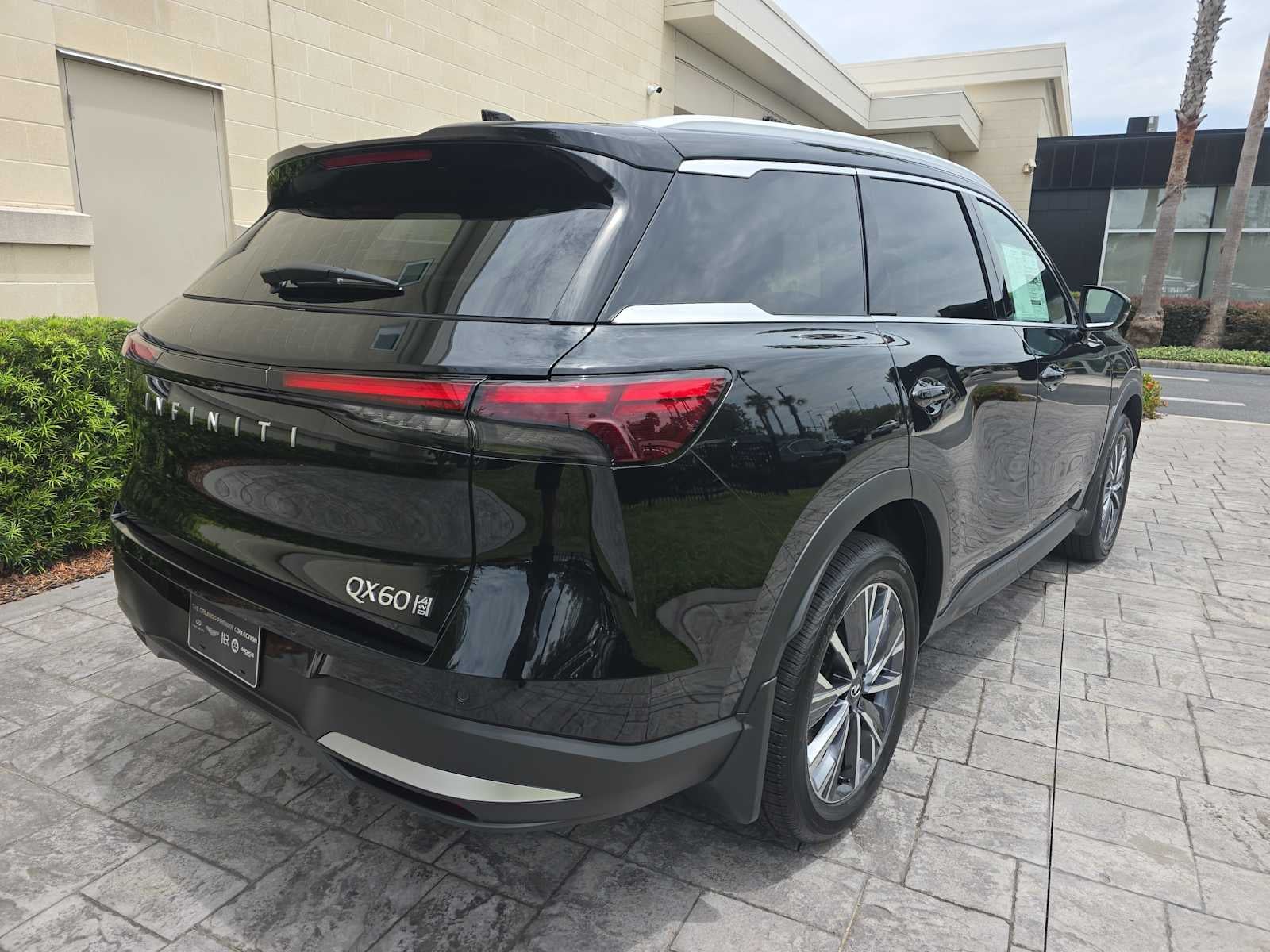 2027 INFINITI QX60 LUXE